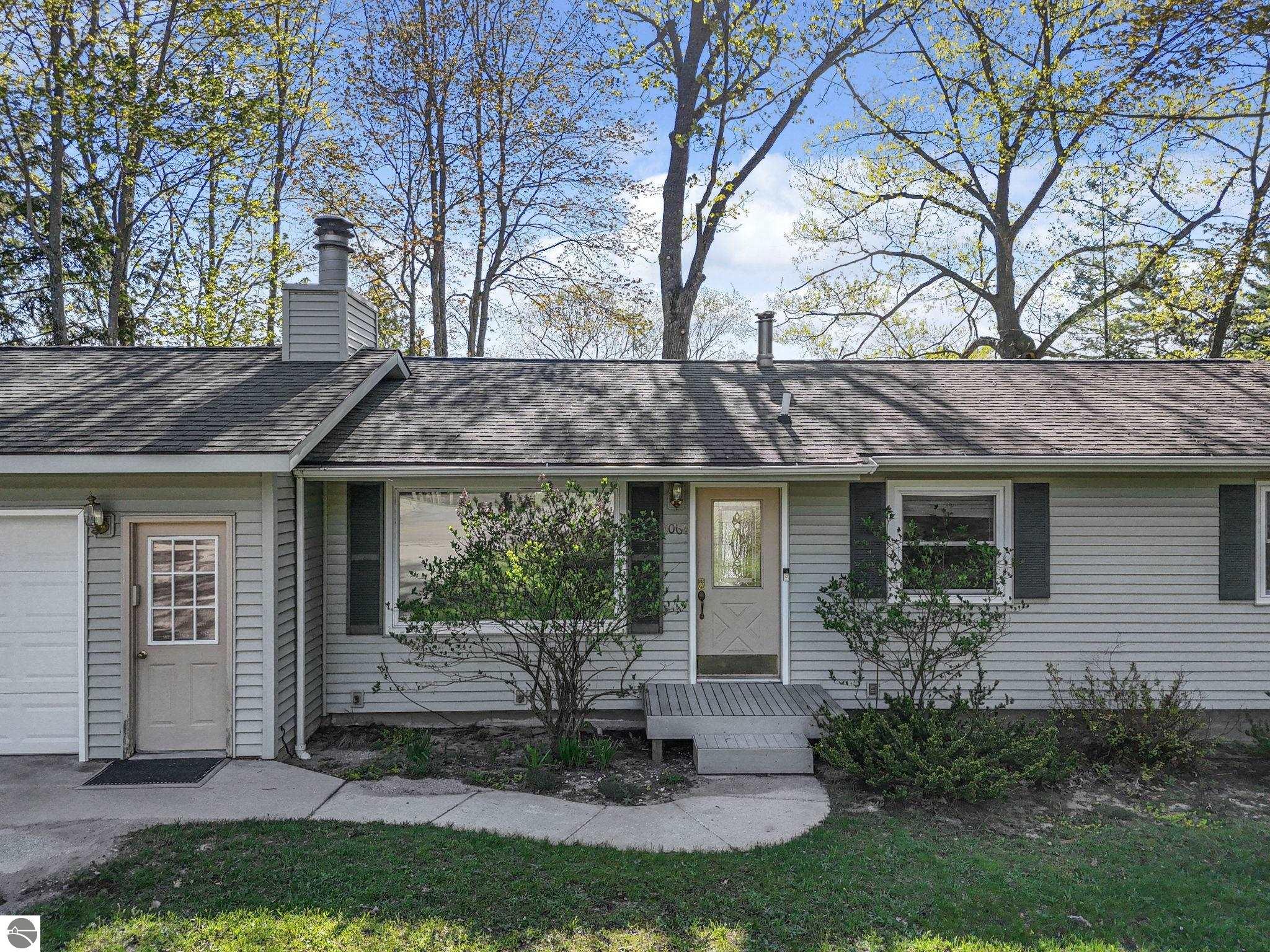 4064 N Spider Lake