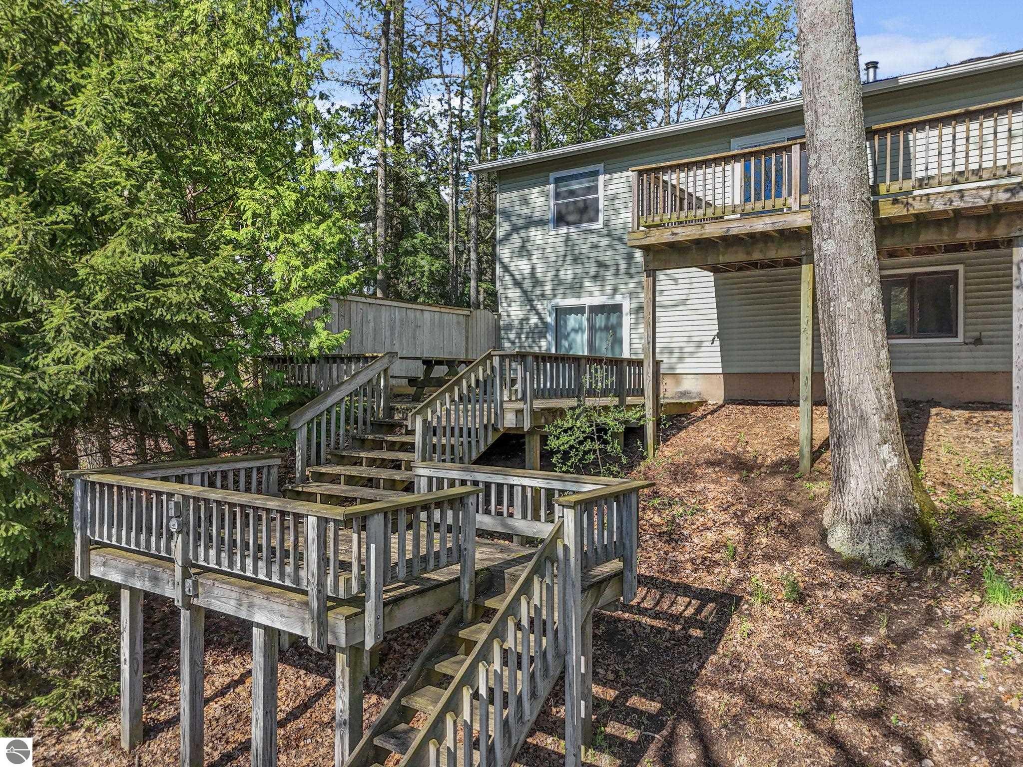 4064 N Spider Lake