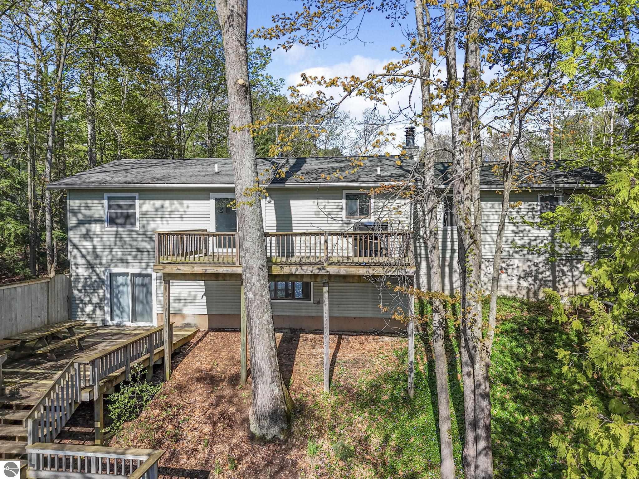 4064 N Spider Lake