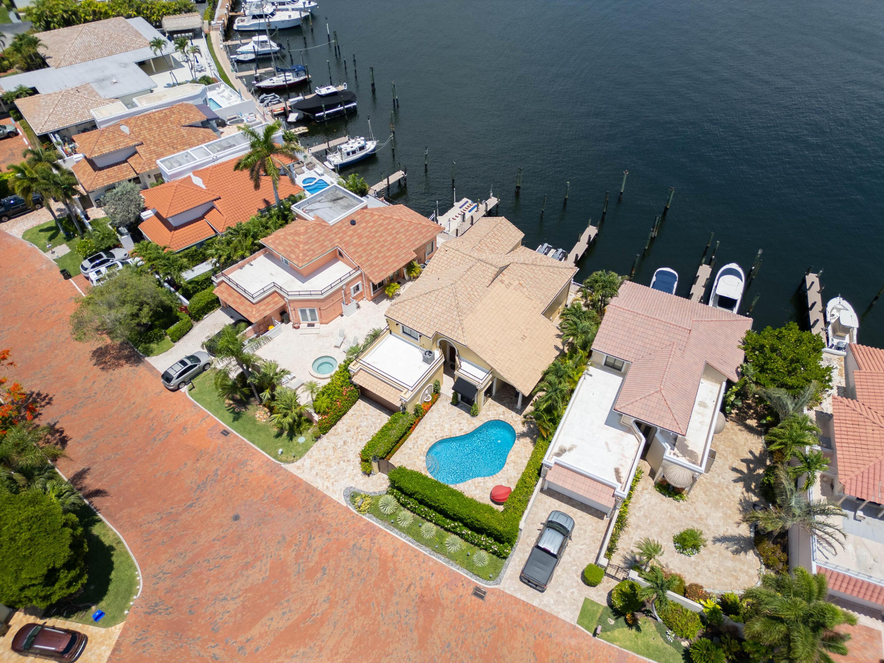 529 Pelican Way