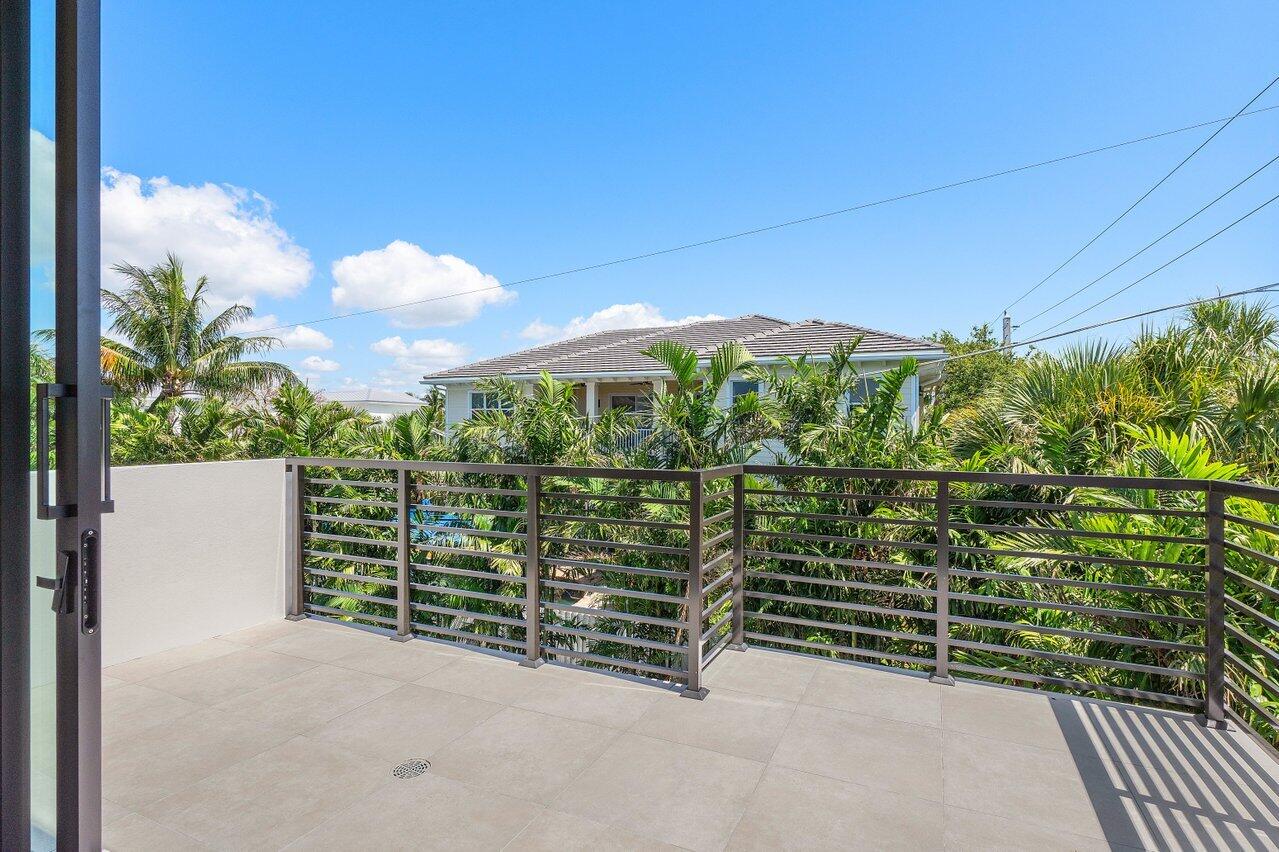 499 NE 4th Street