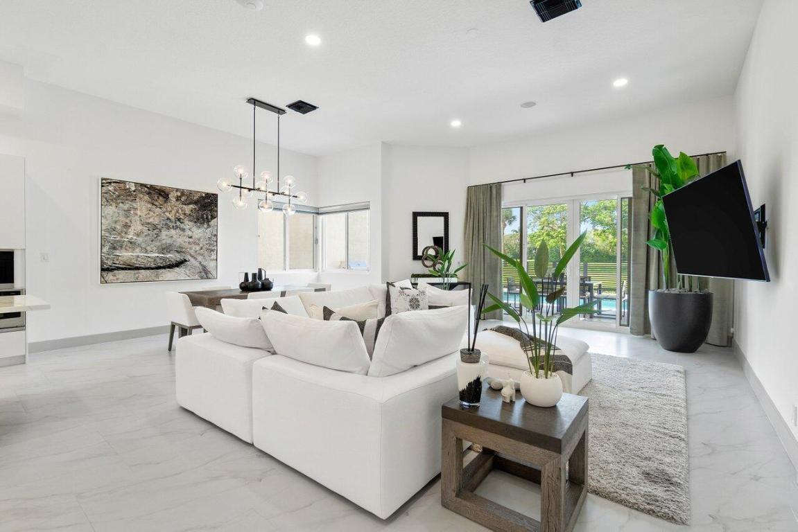 350 E Royal Palm Road