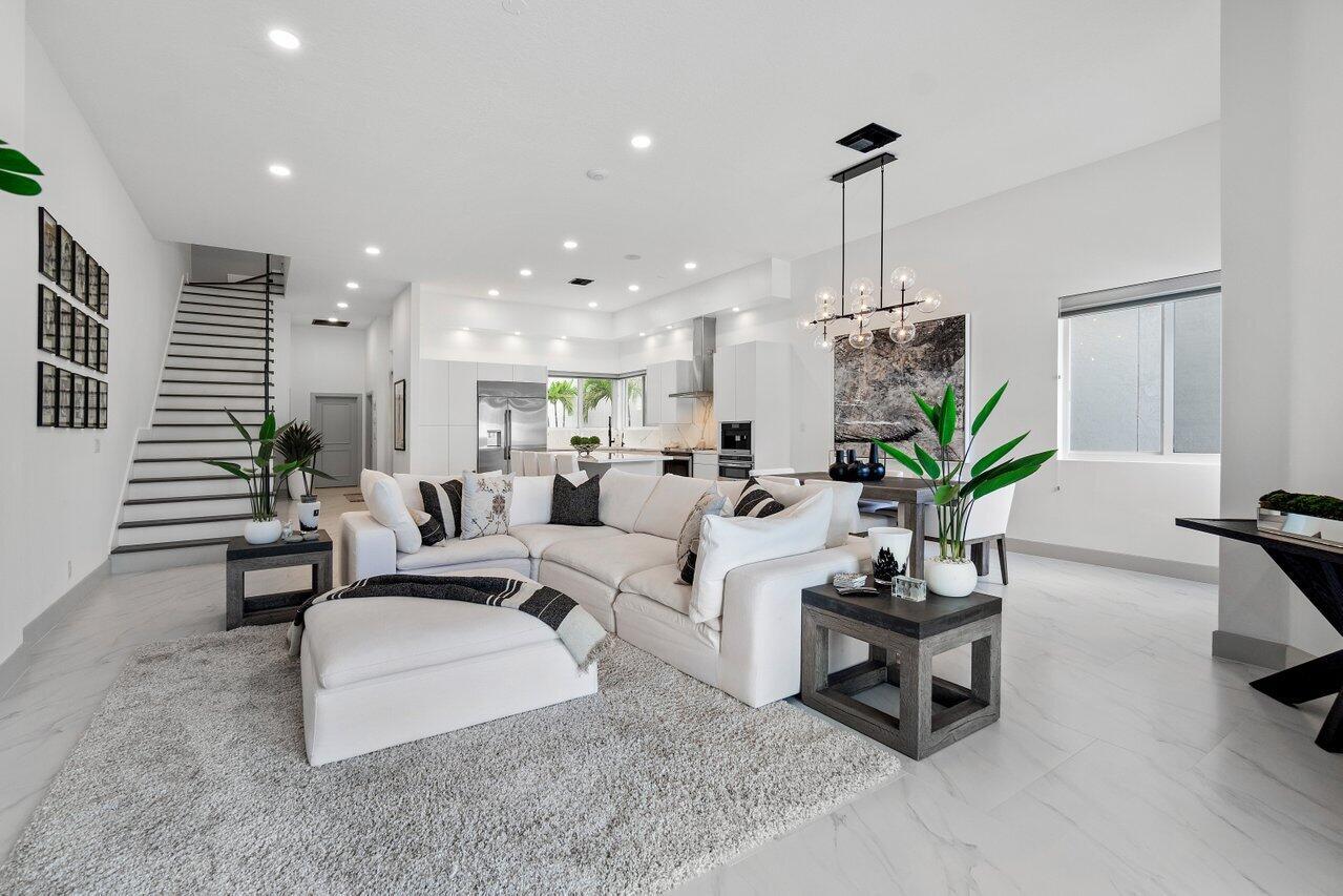 350 E Royal Palm Road