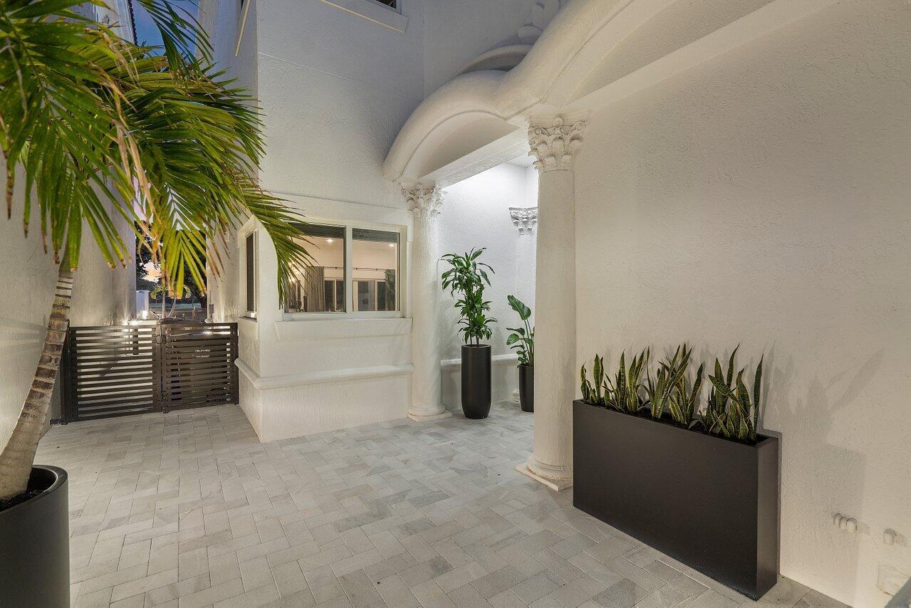 350 E Royal Palm Road