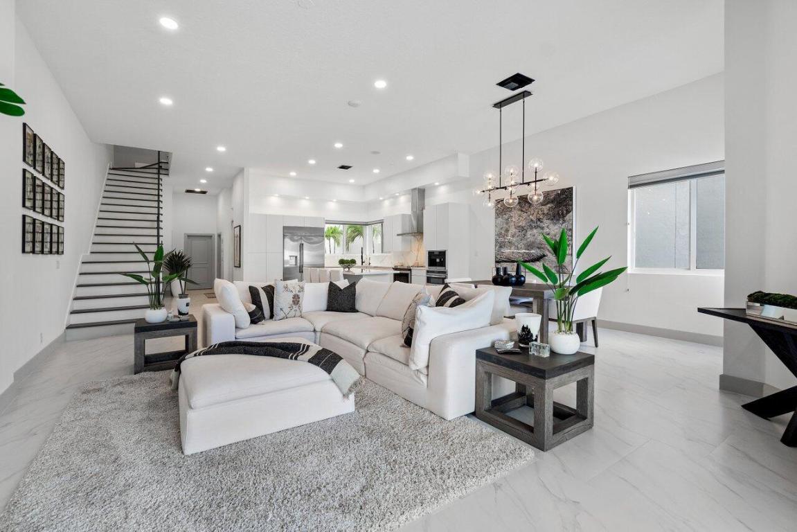 350 E Royal Palm Road