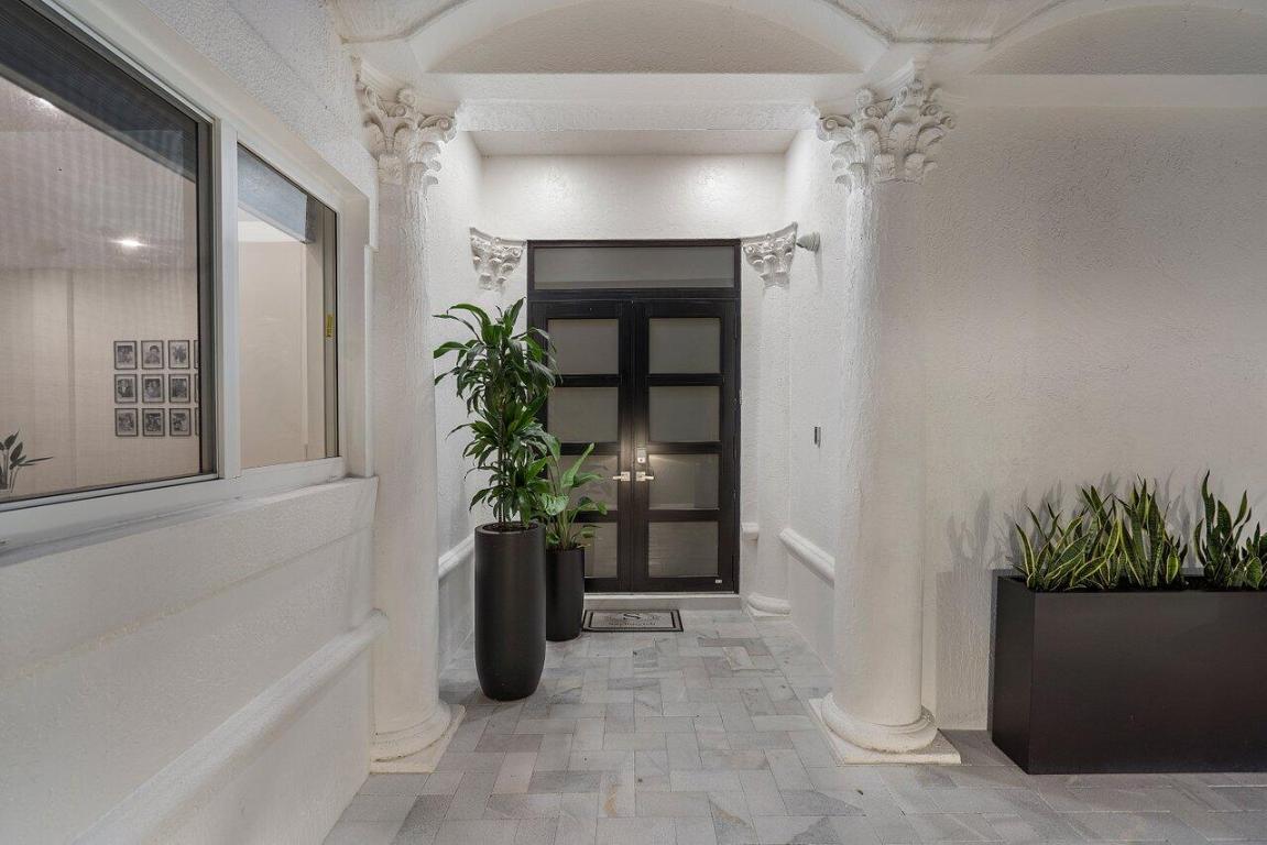 350 E Royal Palm Road