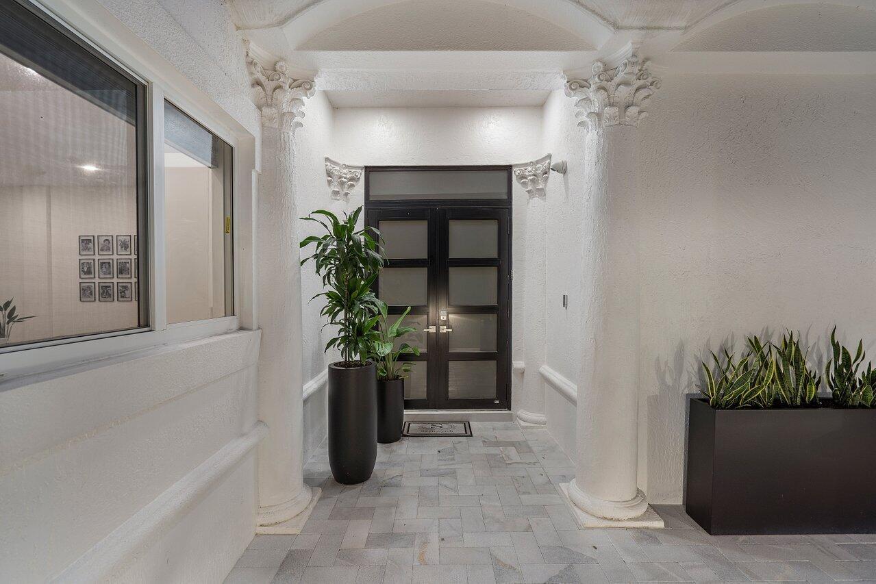 350 E Royal Palm Road