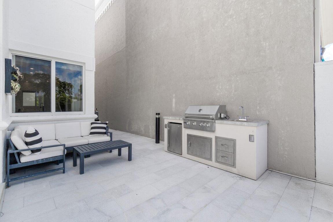 350 E Royal Palm Road