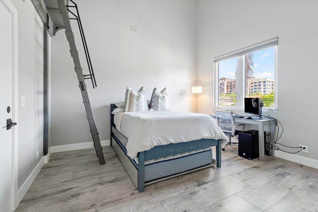 350 E Royal Palm Road