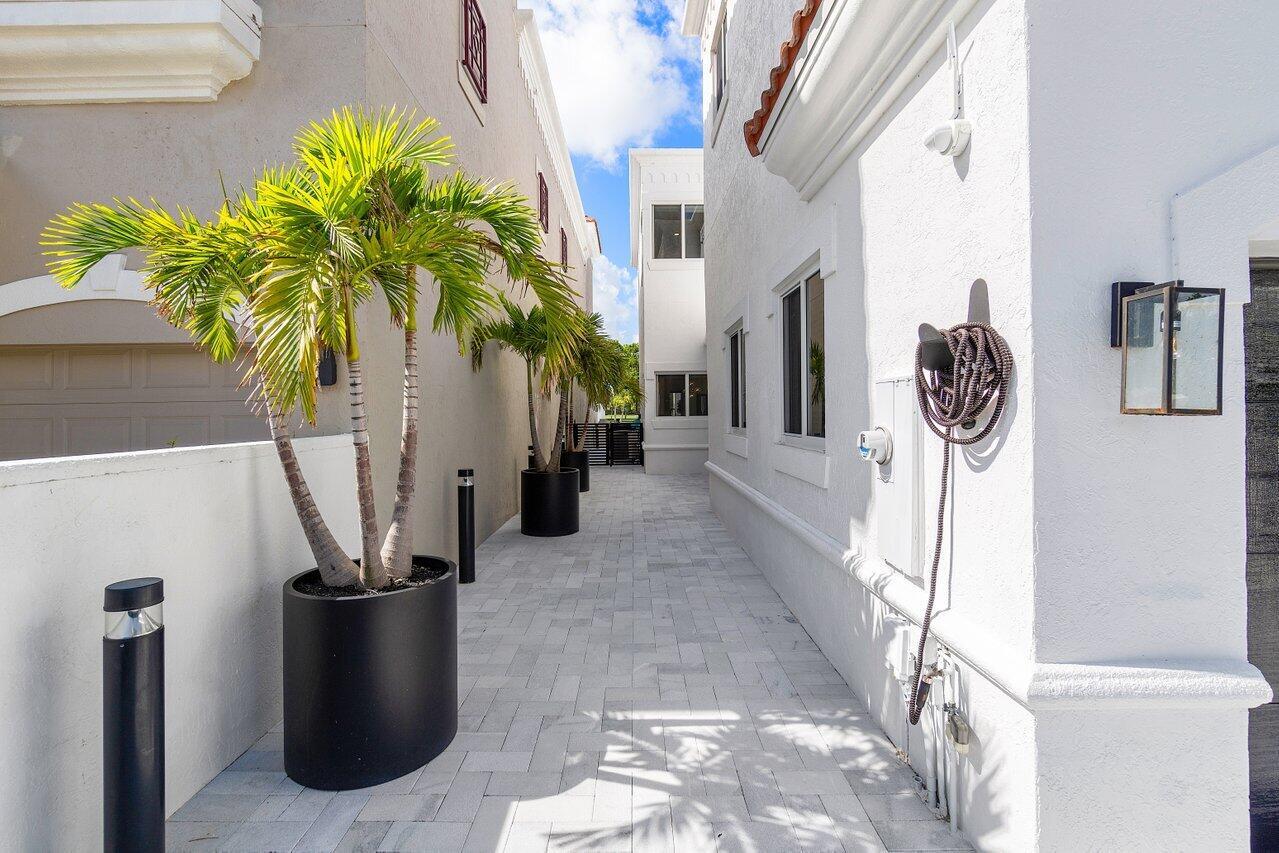 350 E Royal Palm Road