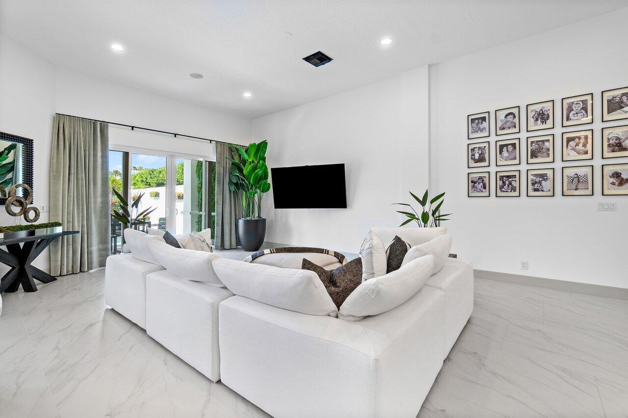 350 E Royal Palm Road