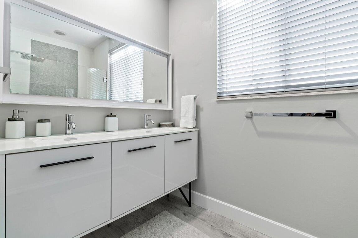 350 E Royal Palm Road