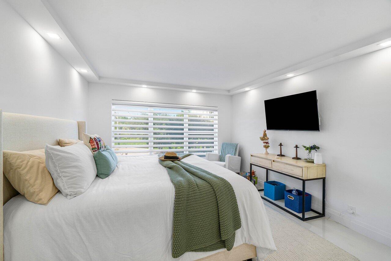 875 E Camino Real 3e