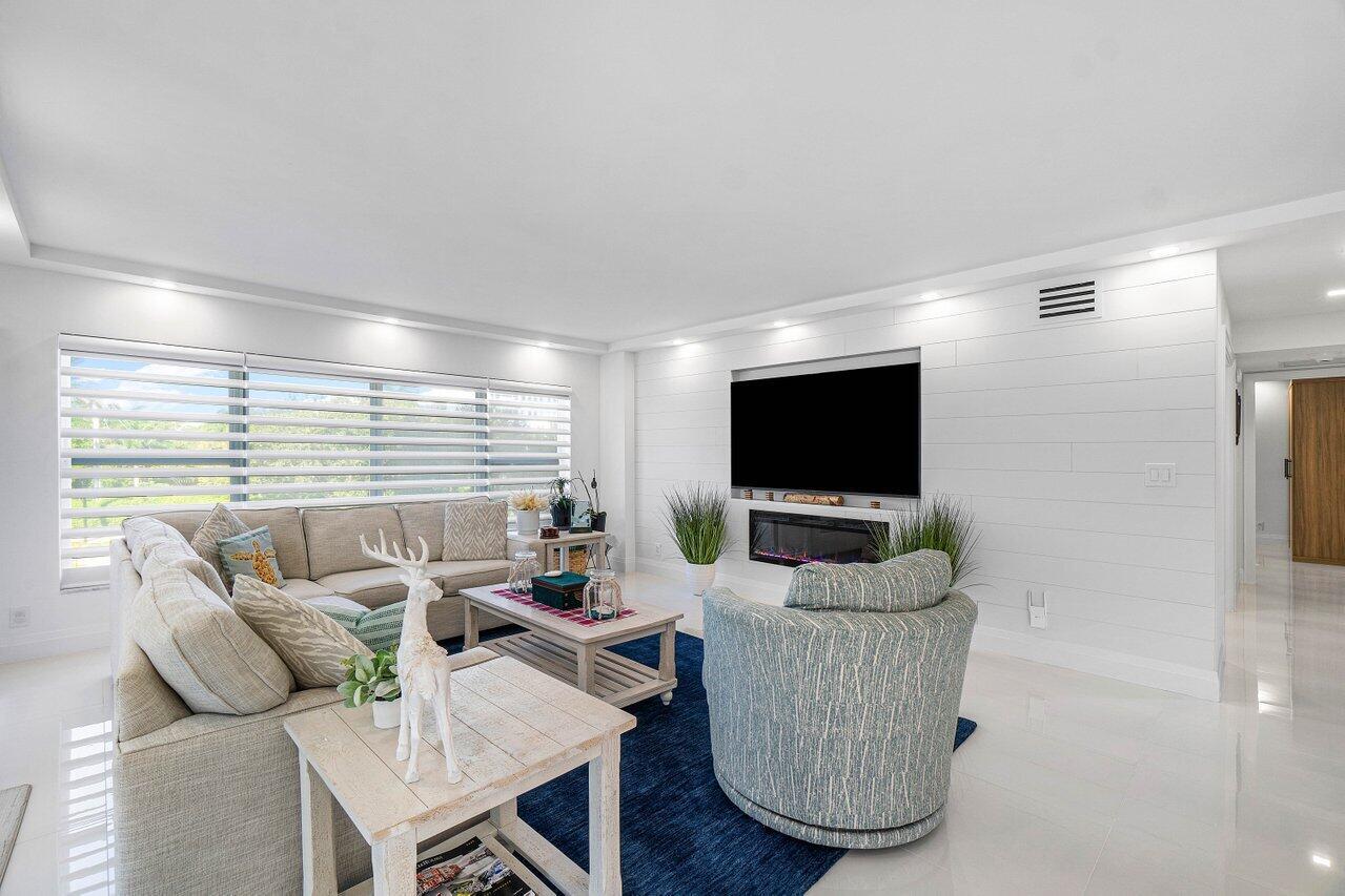 875 E Camino Real 3e