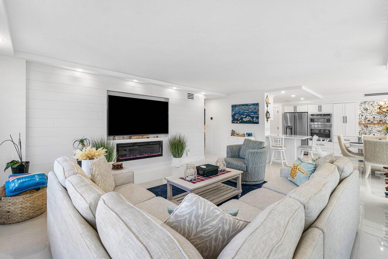 875 E Camino Real 3e