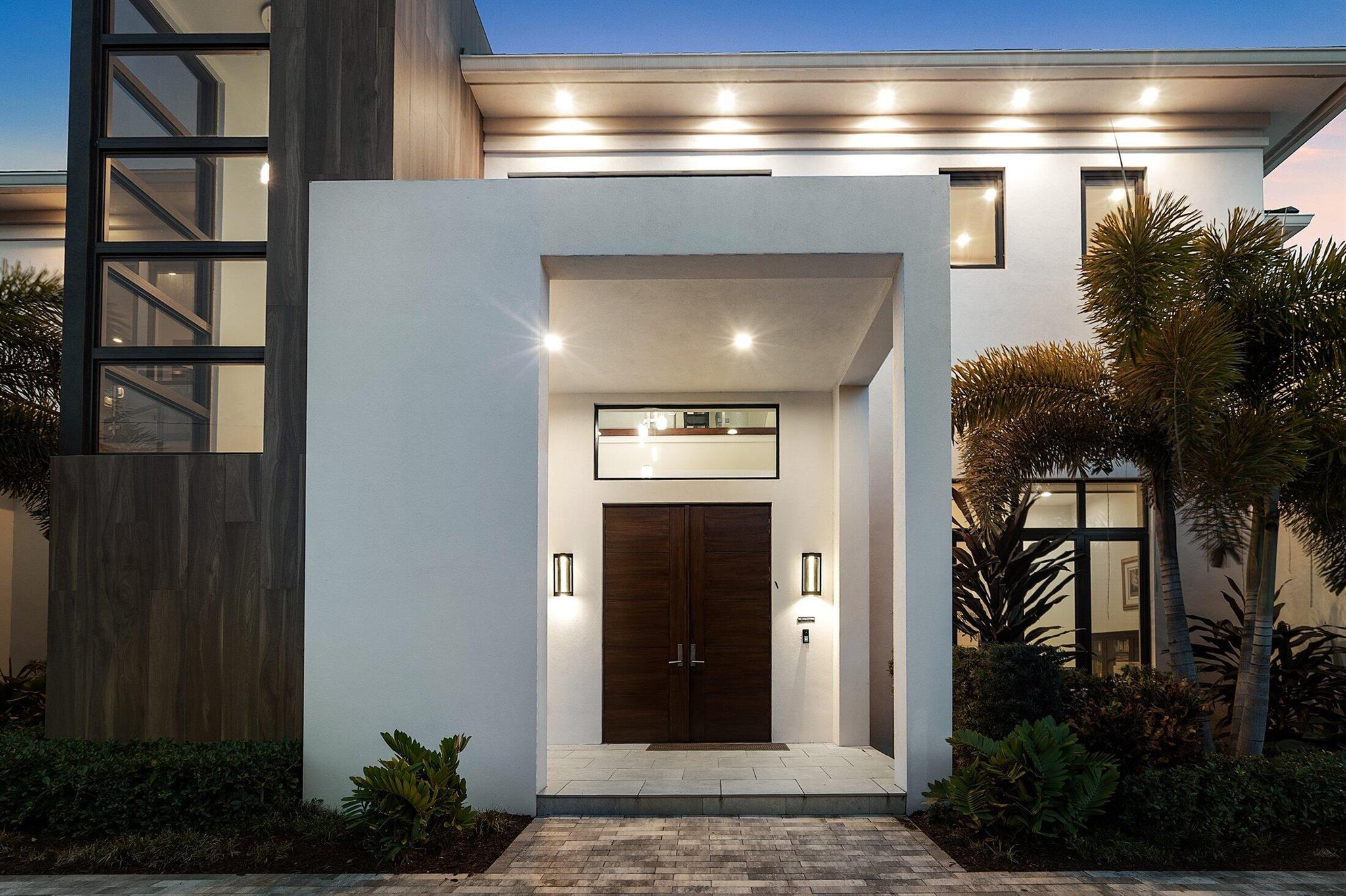 450 NE 10th Street
