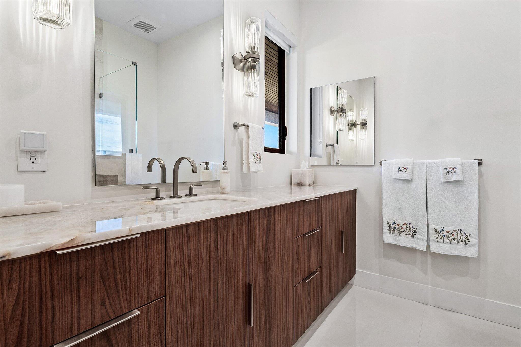 450 NE 10th Street