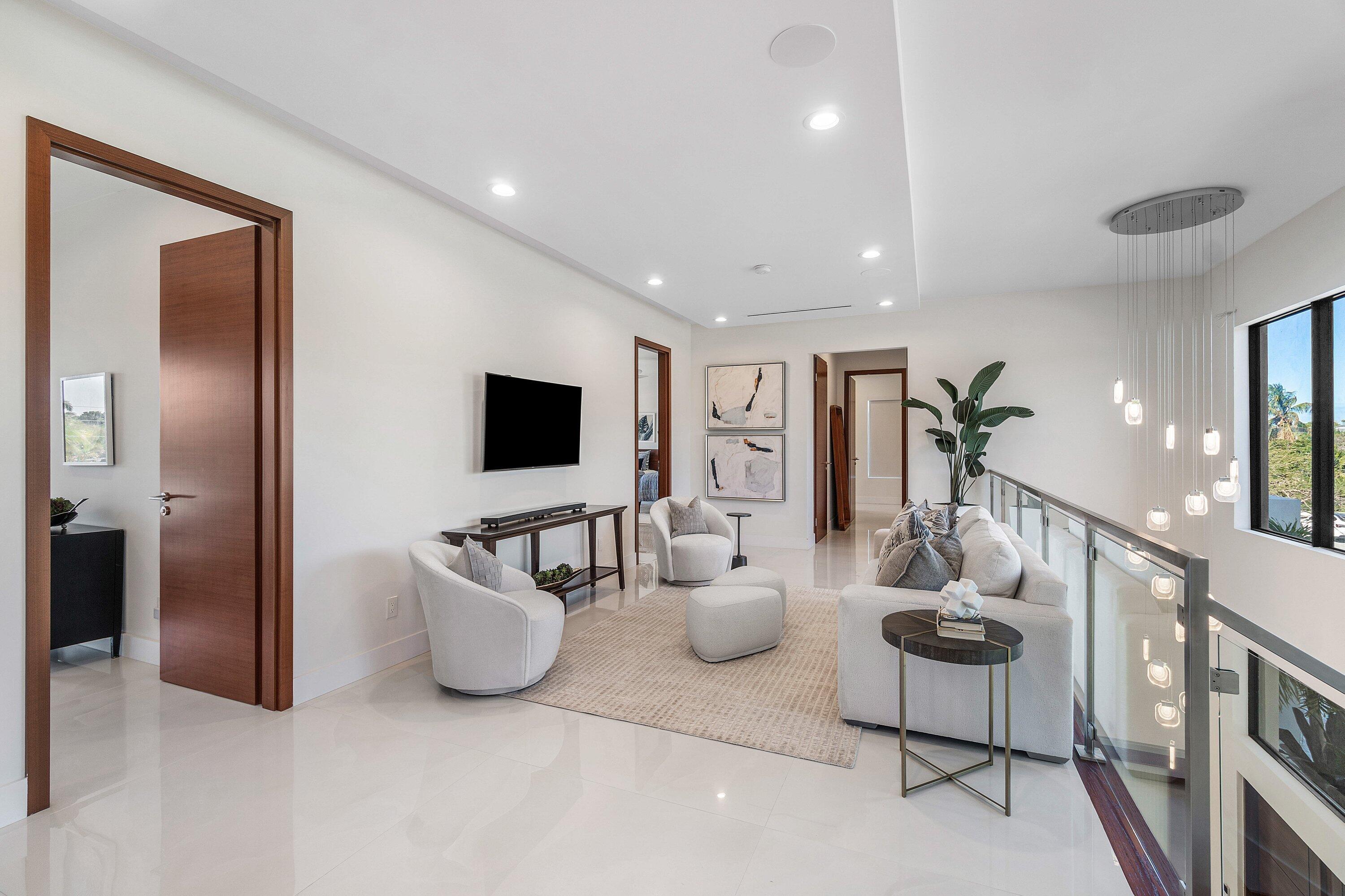 450 NE 10th Street