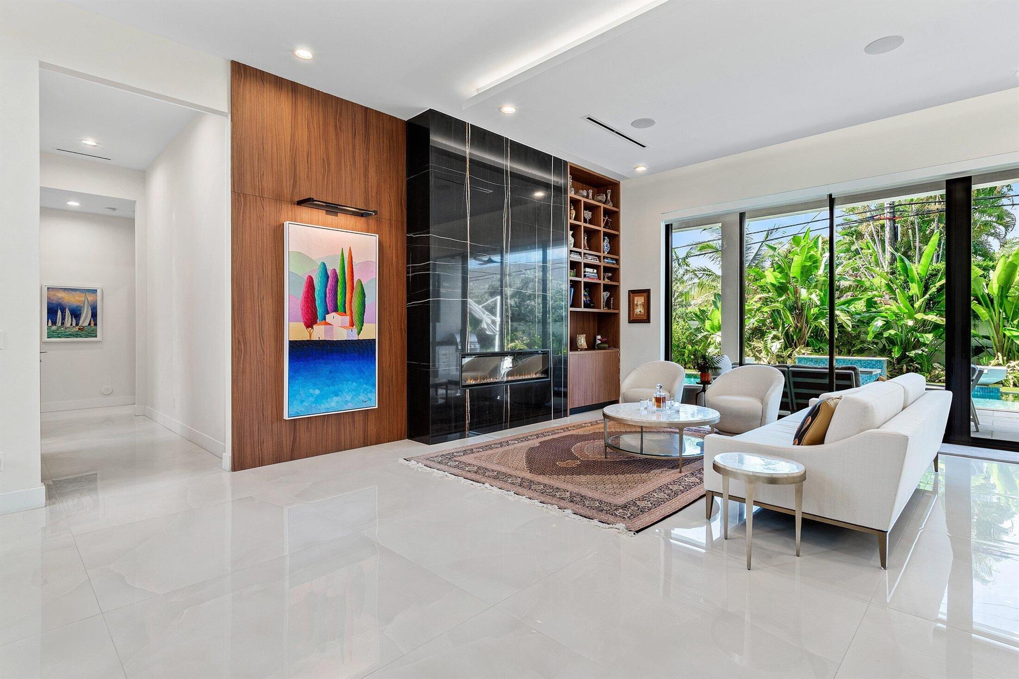 450 NE 10th Street