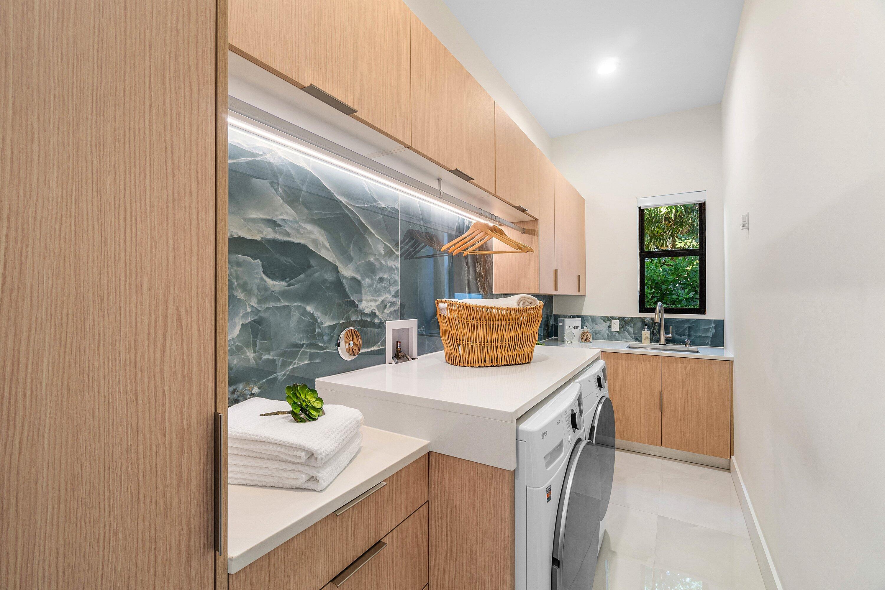 450 NE 10th Street