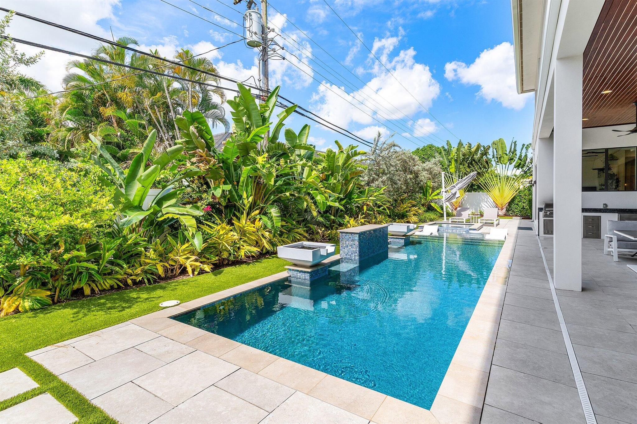 450 NE 10th Street
