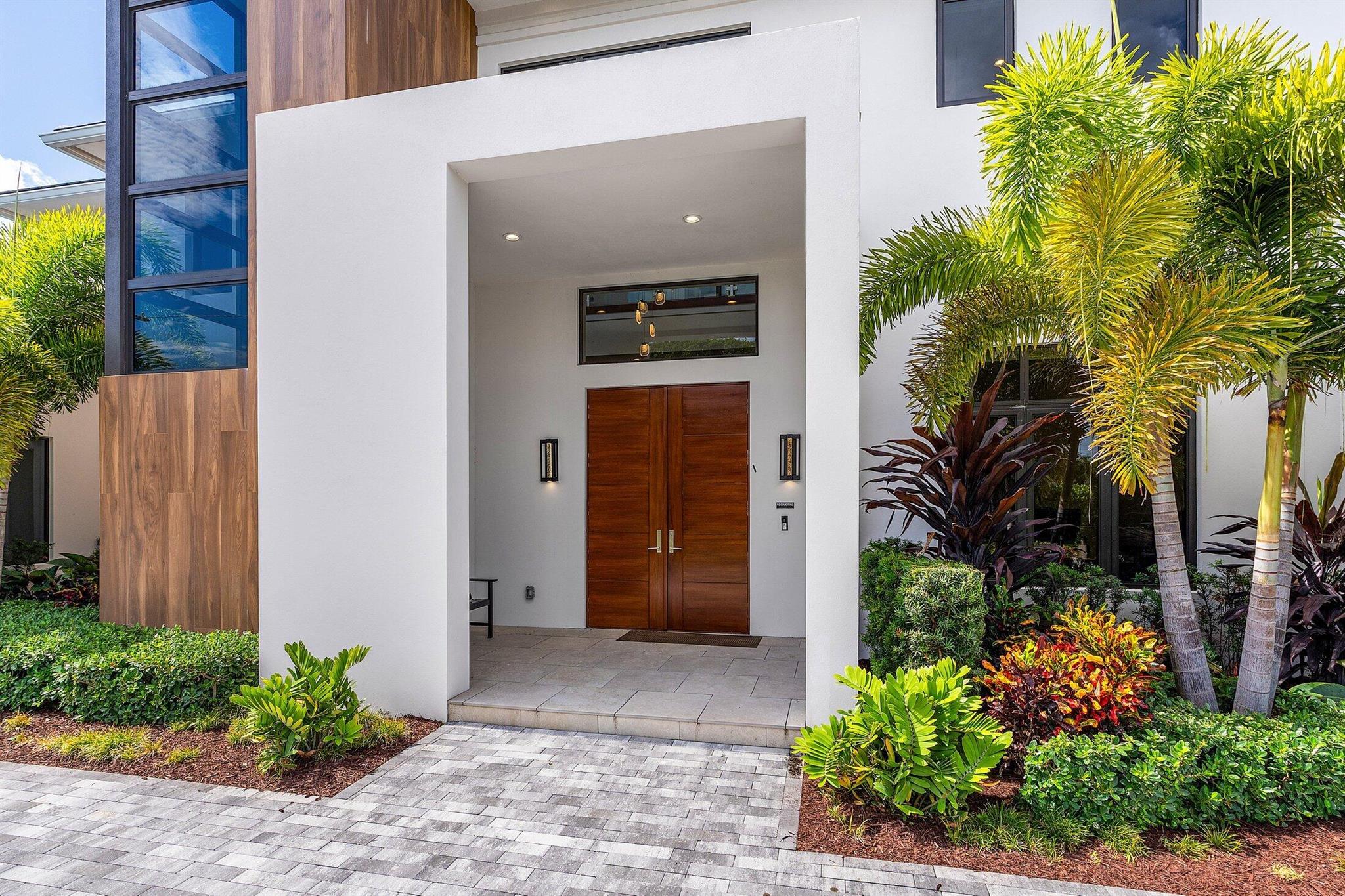450 NE 10th Street