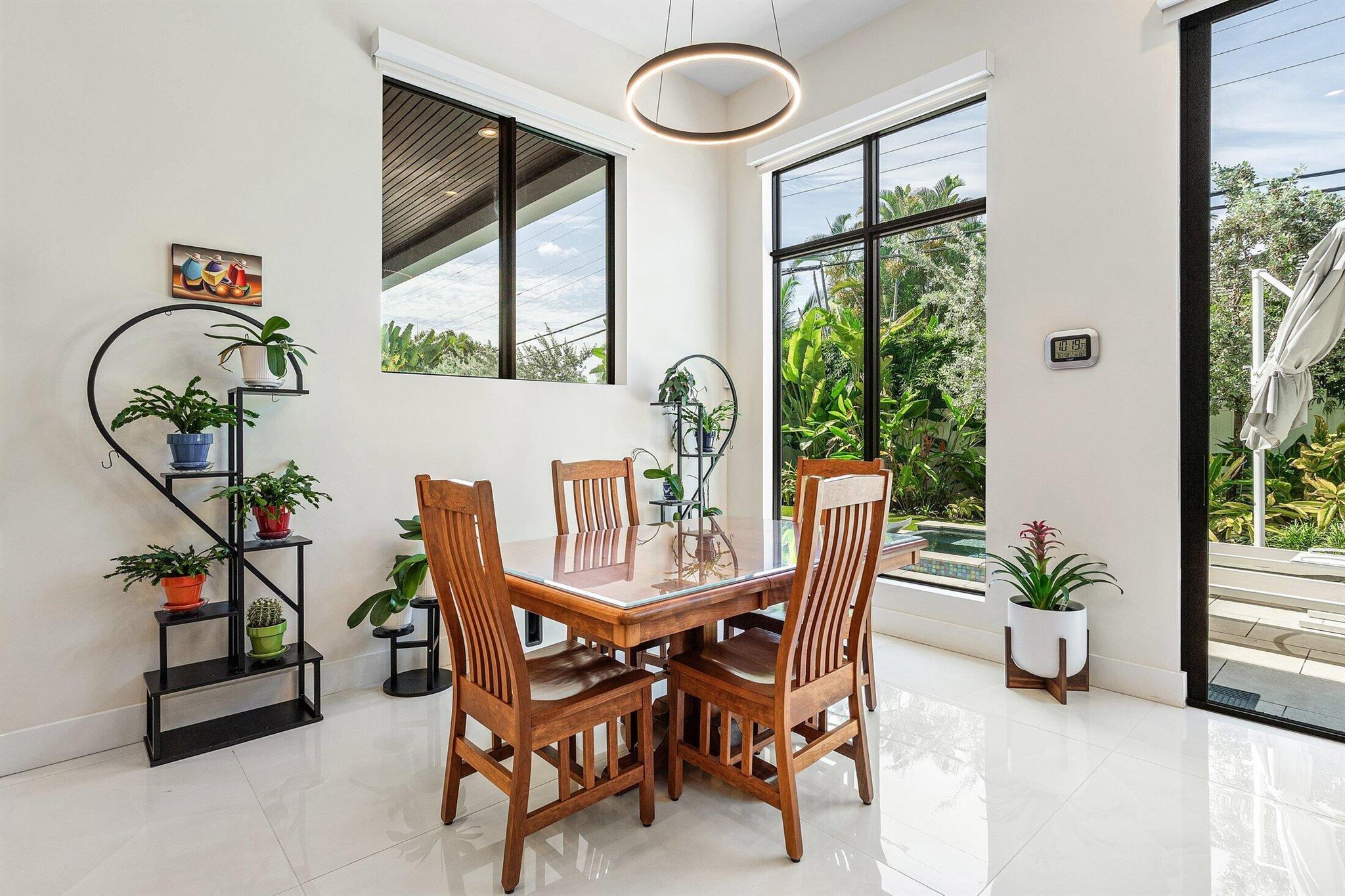 450 NE 10th Street