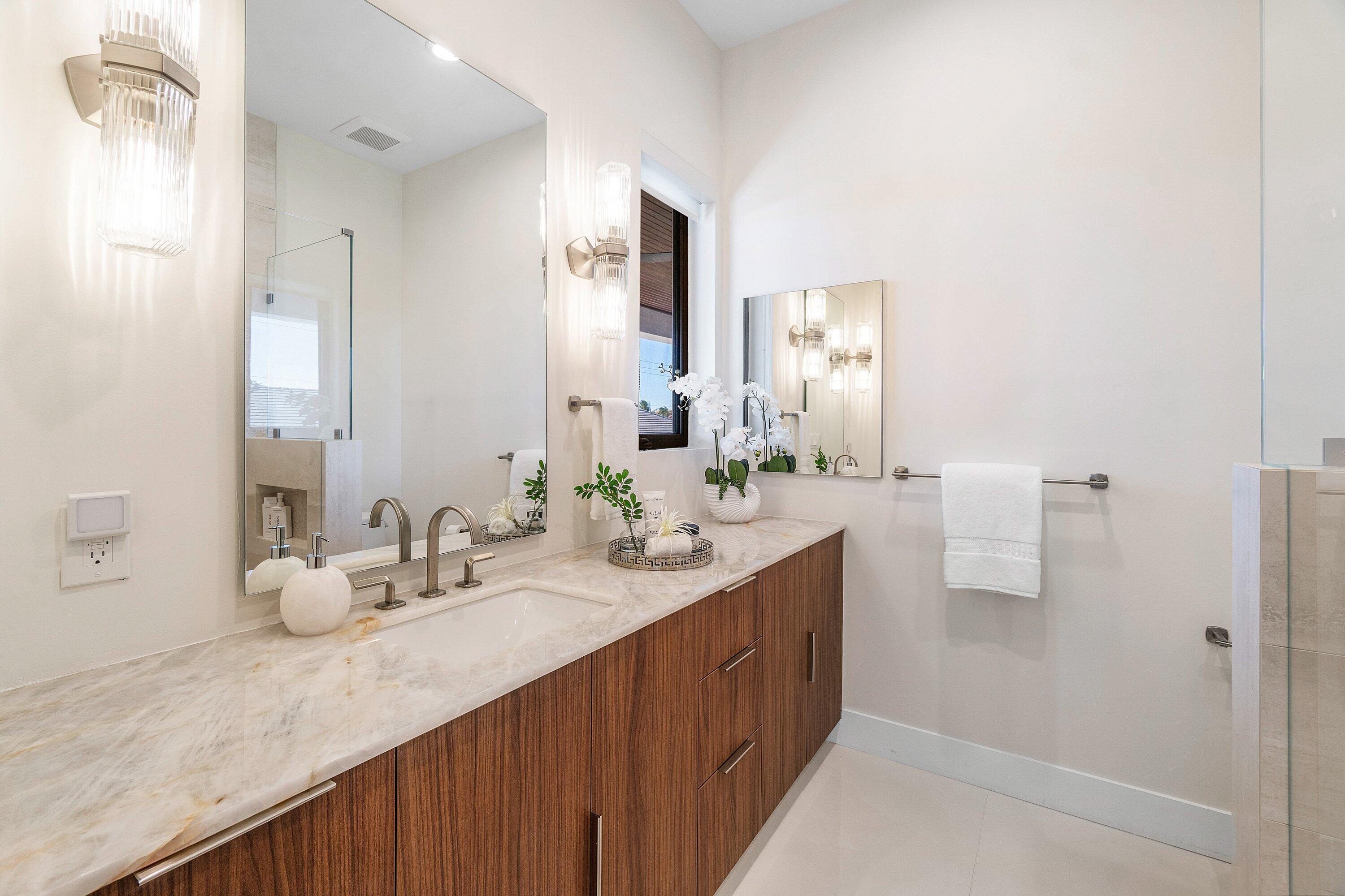 450 NE 10th Street