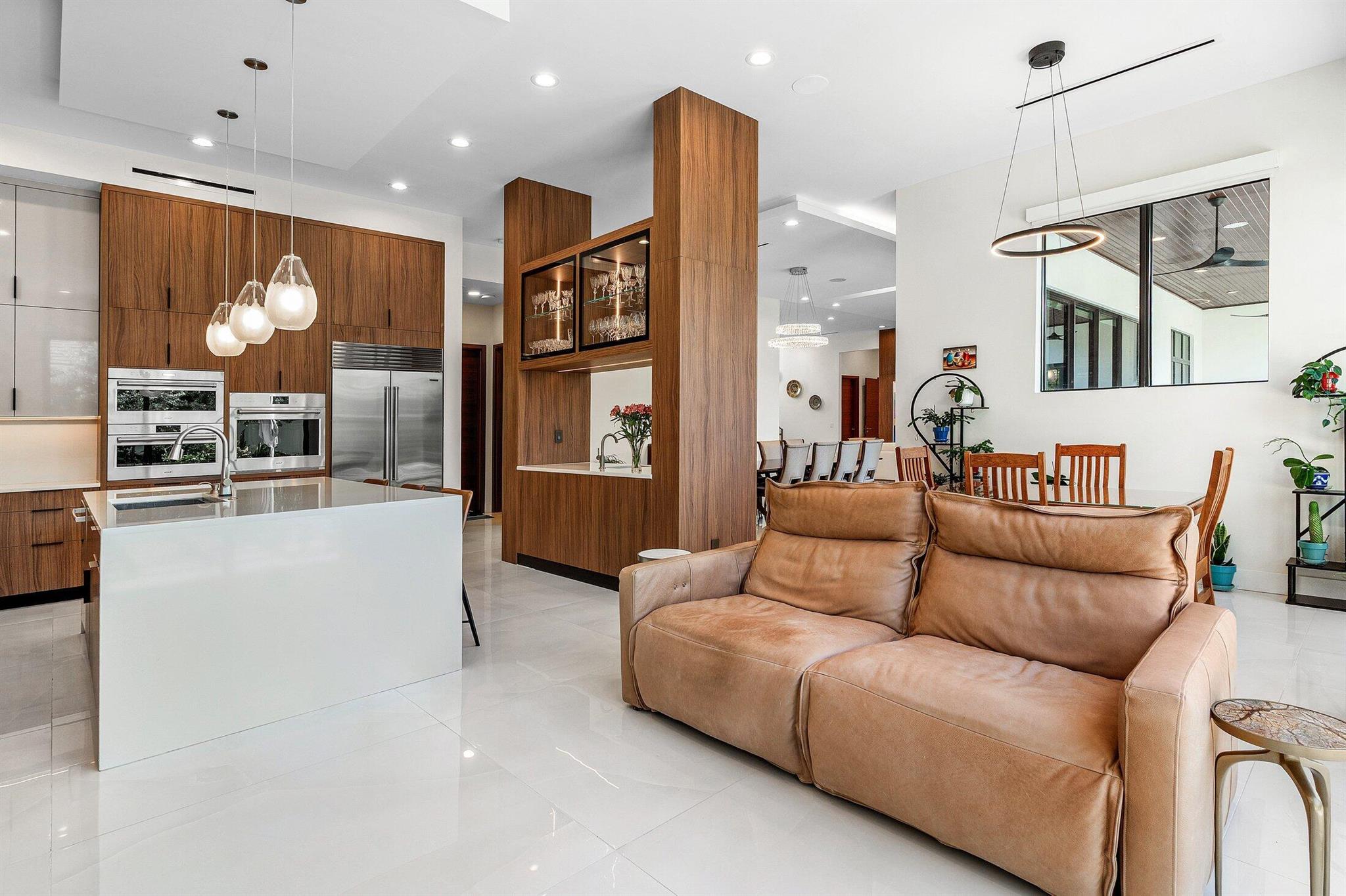 450 NE 10th Street