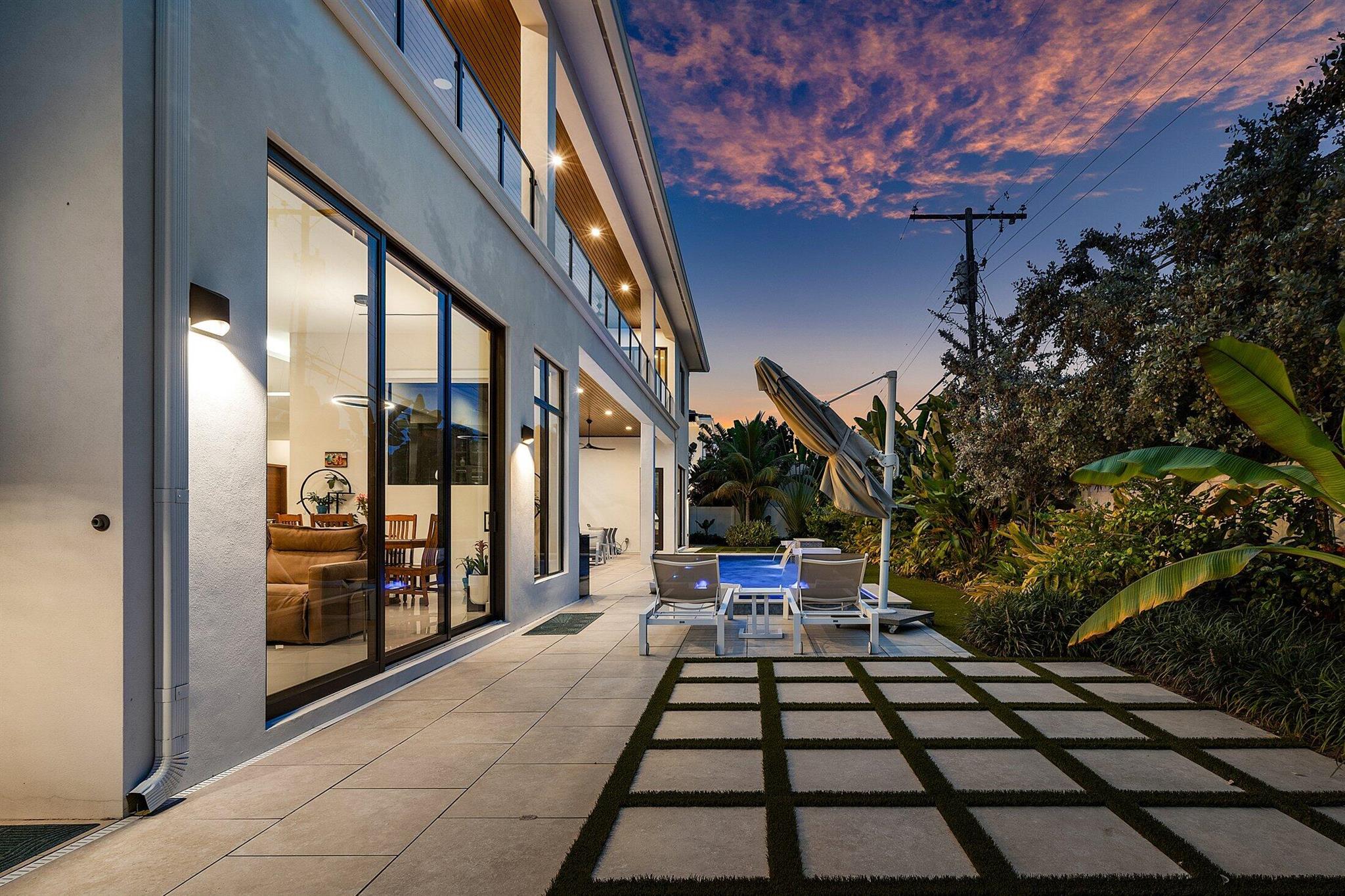 450 NE 10th Street