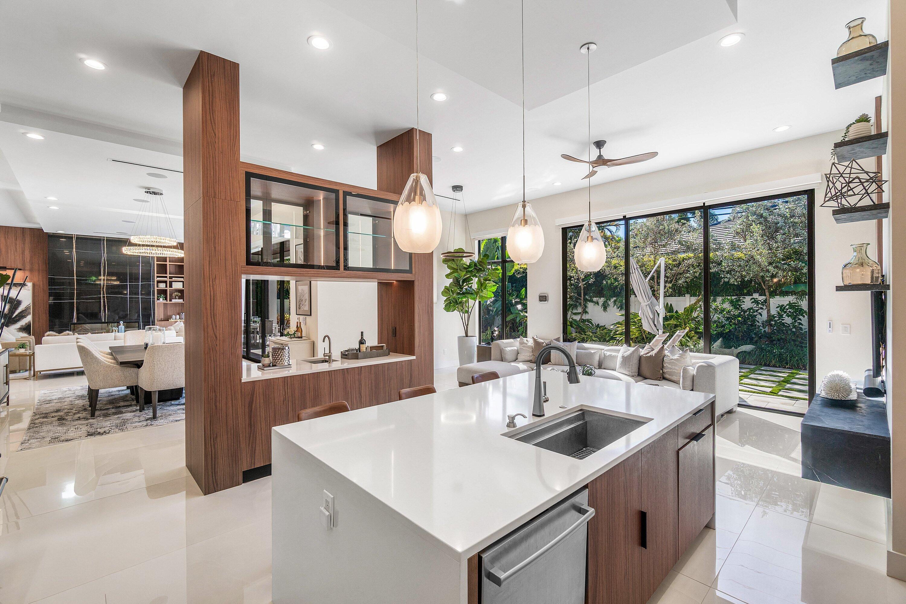450 NE 10th Street