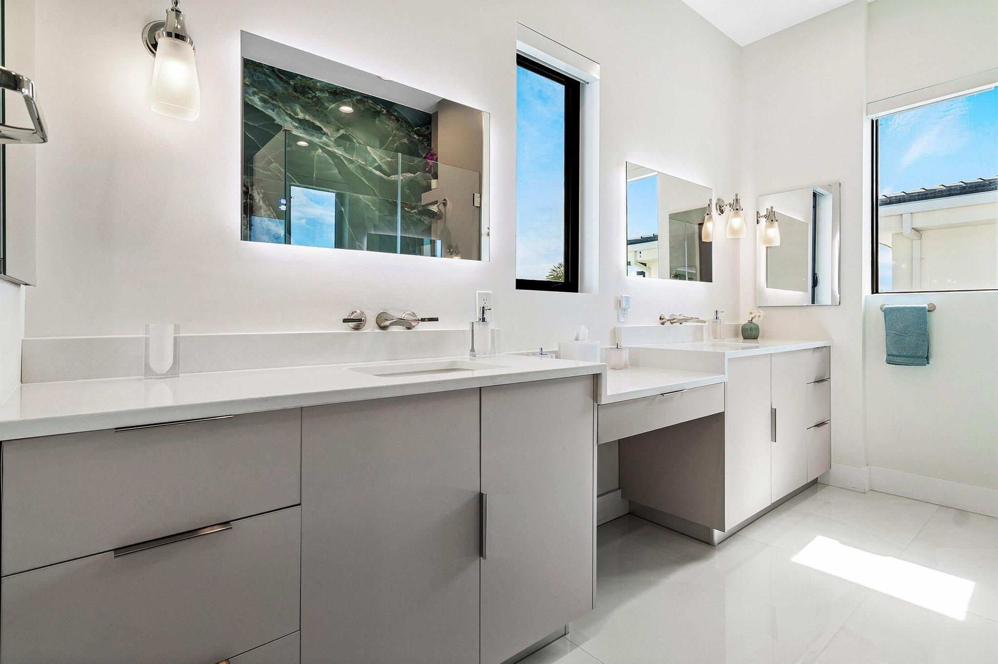 450 NE 10th Street