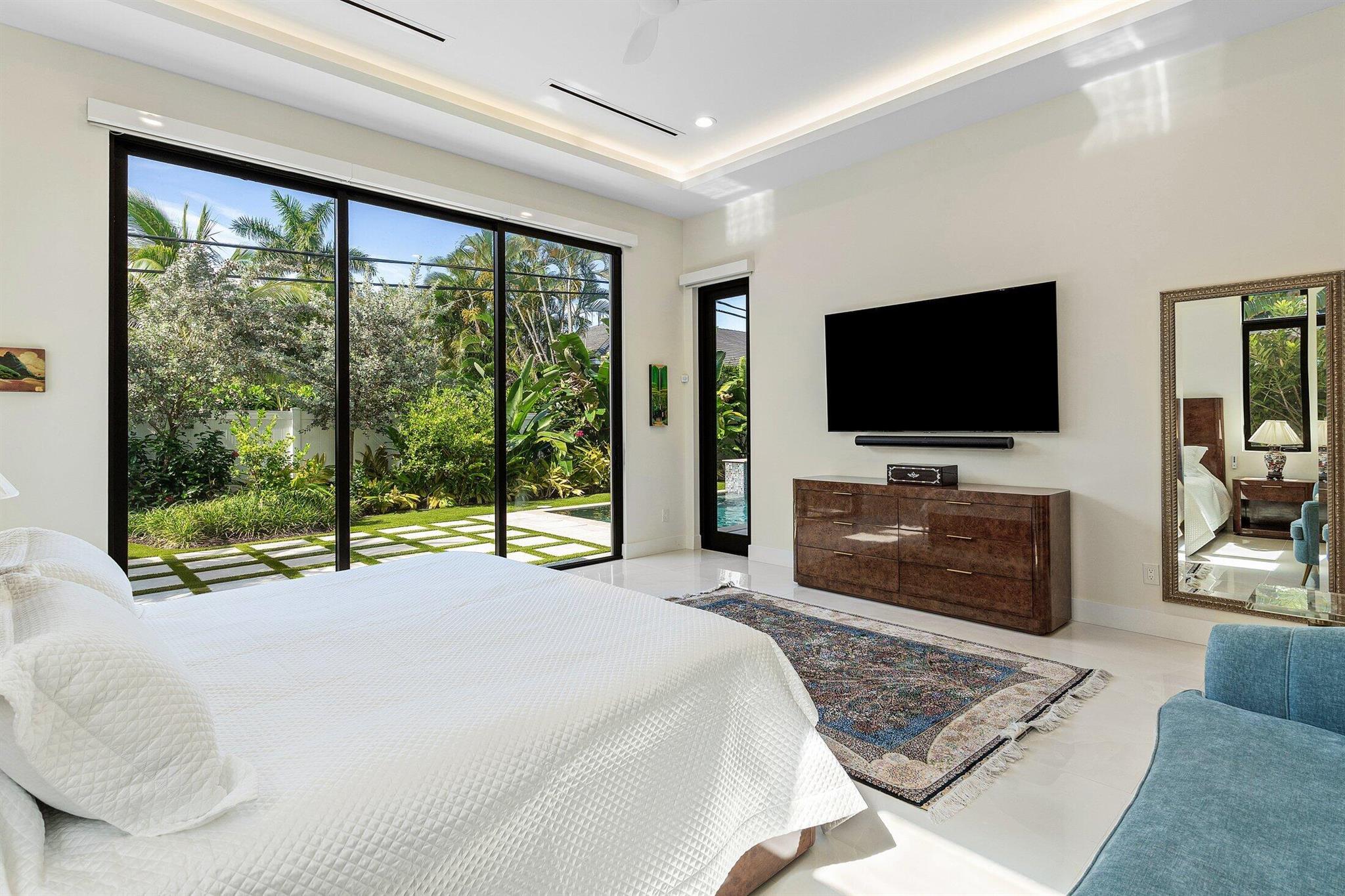 450 NE 10th Street