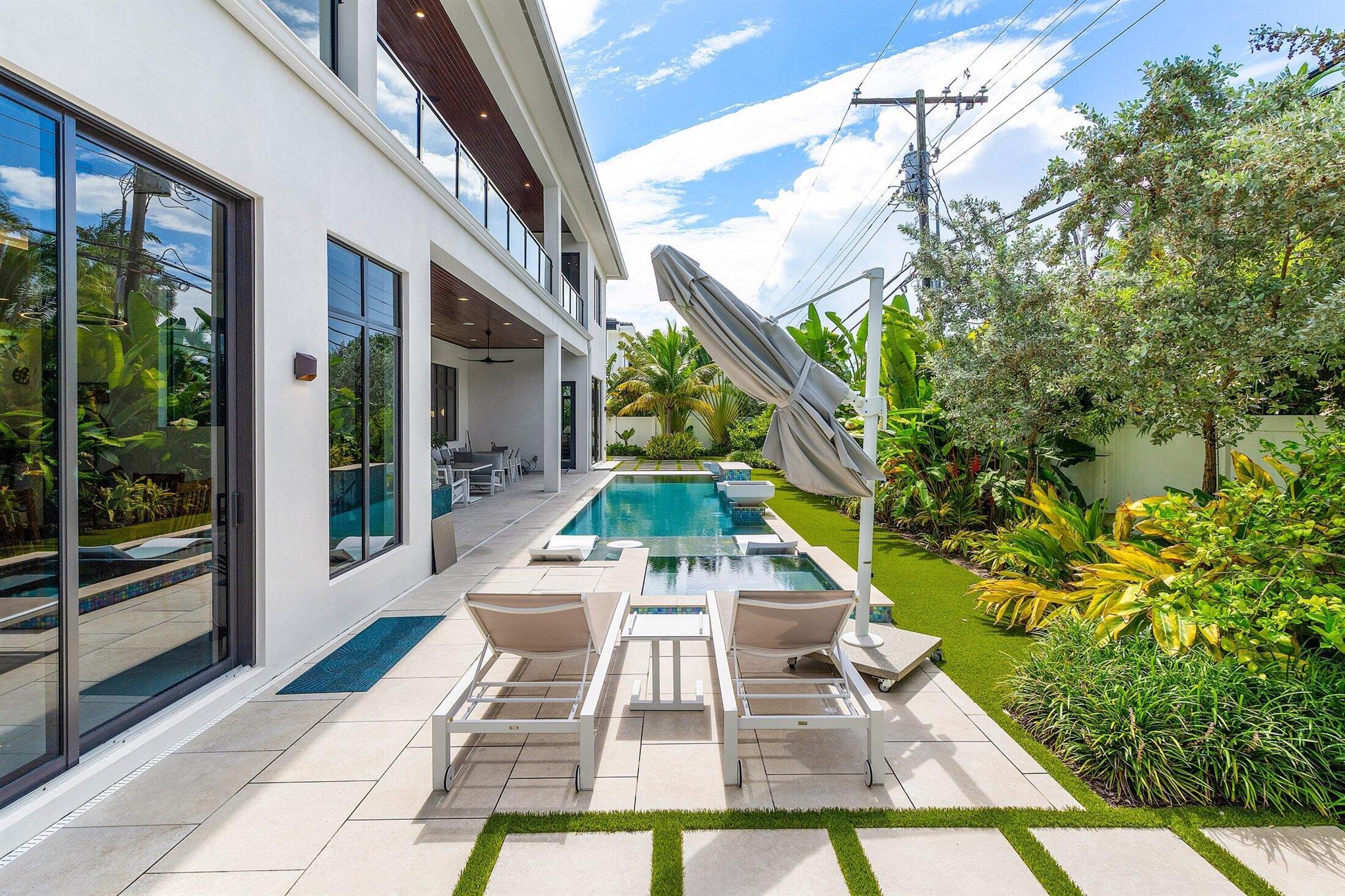 450 NE 10th Street