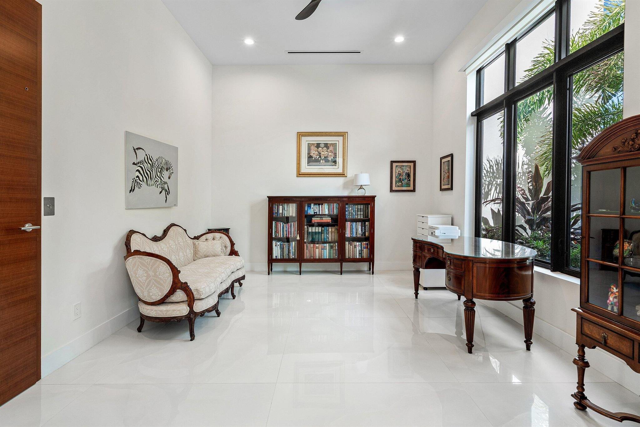 450 NE 10th Street