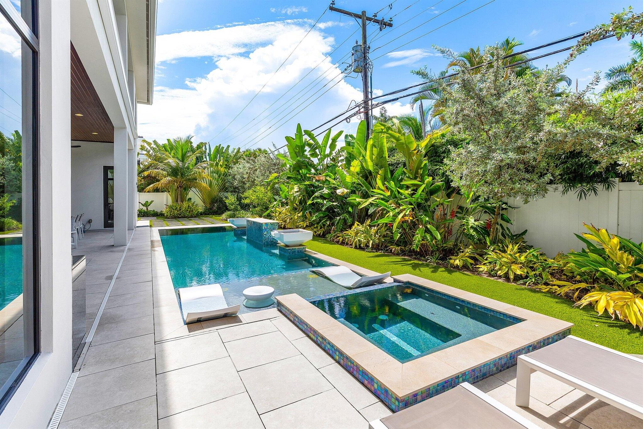 450 NE 10th Street