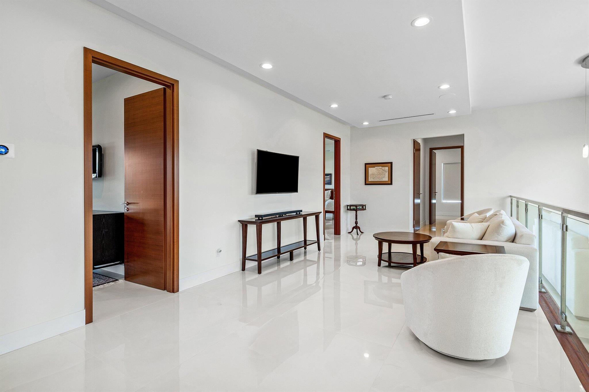 450 NE 10th Street
