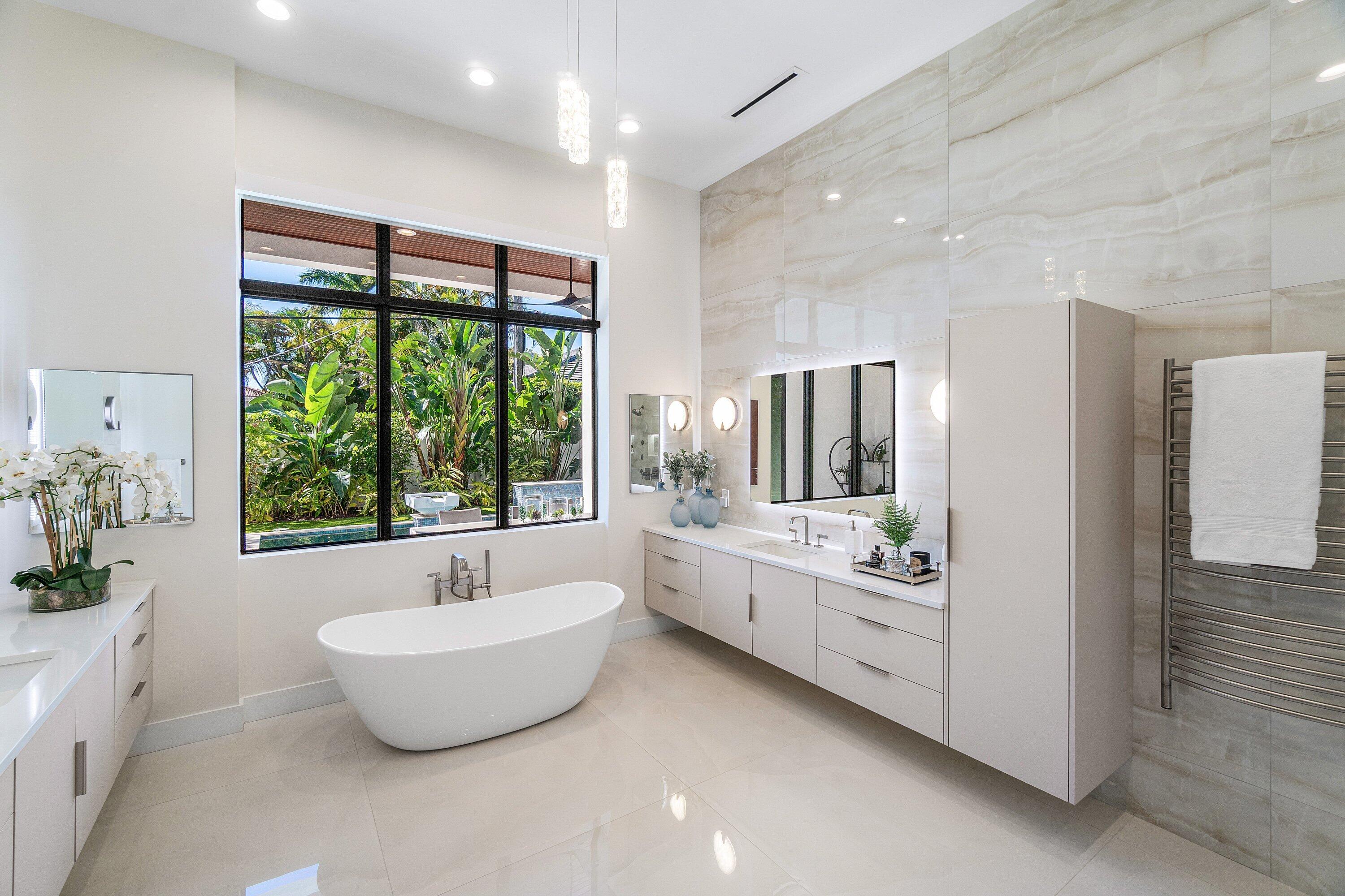 450 NE 10th Street
