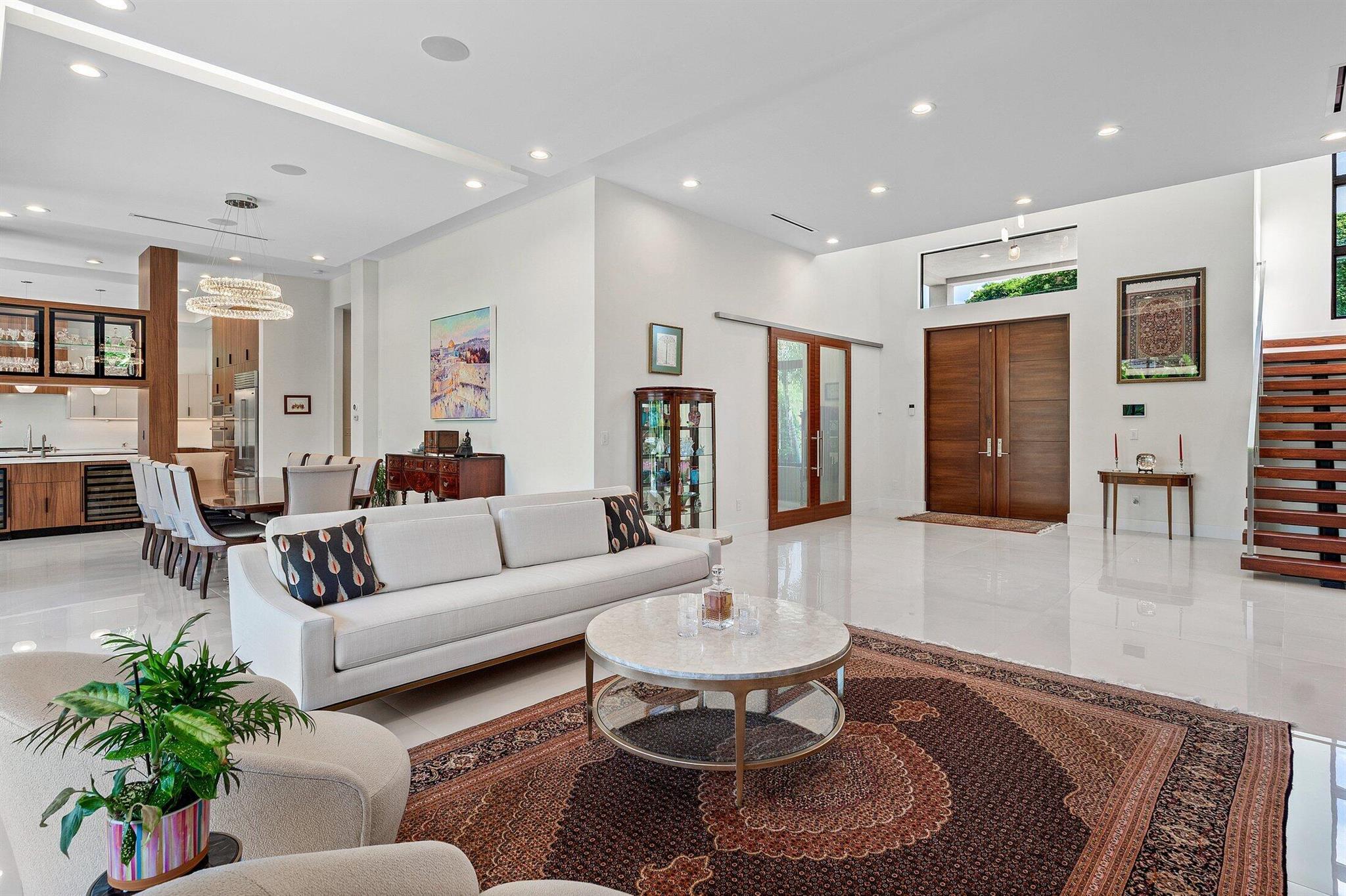 450 NE 10th Street