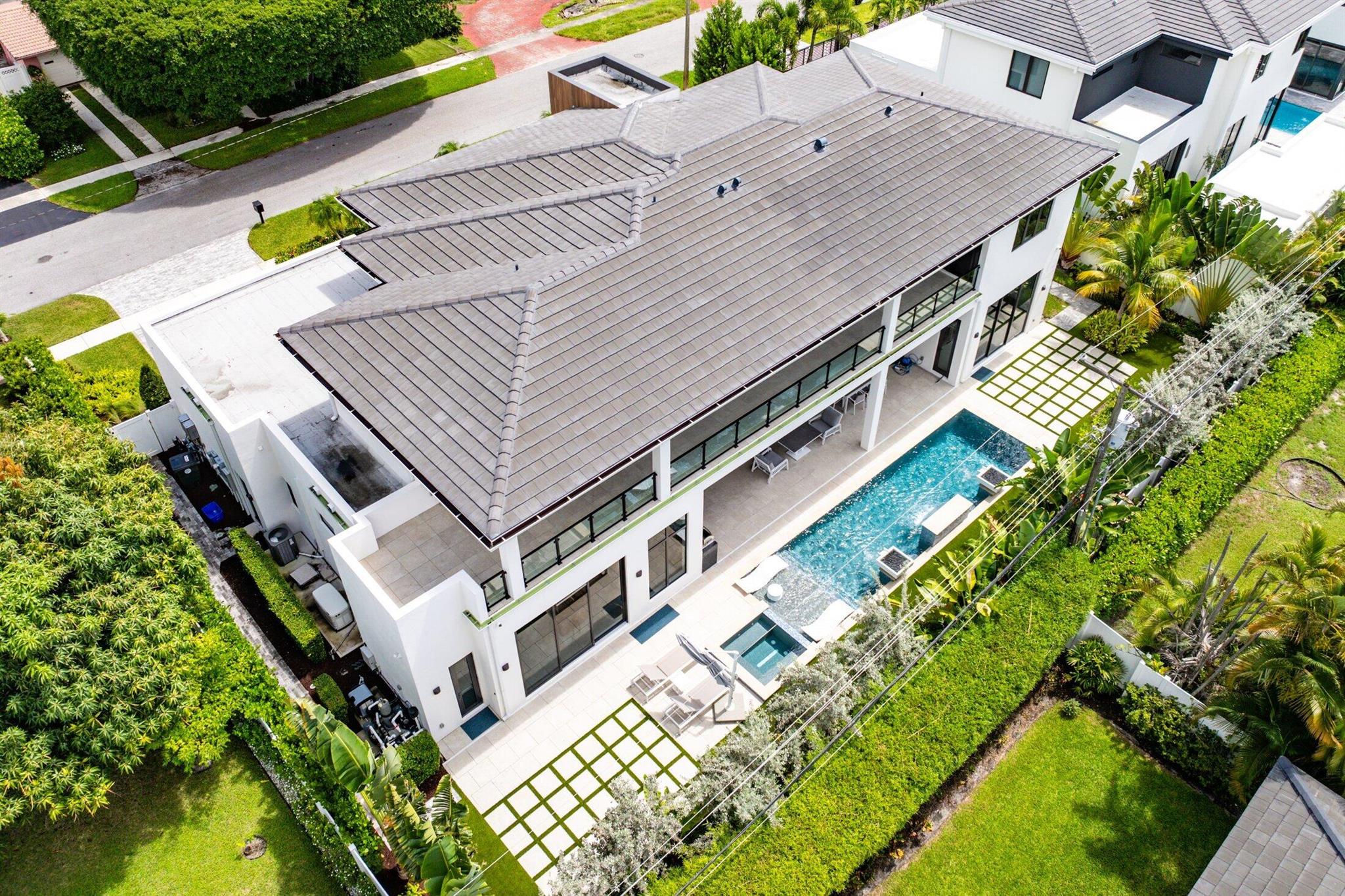 450 NE 10th Street