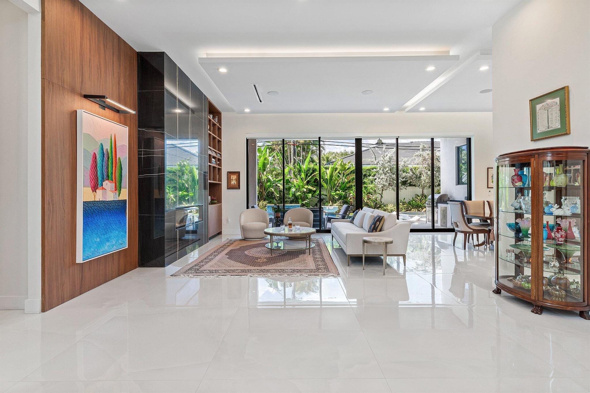 450 NE 10th Street