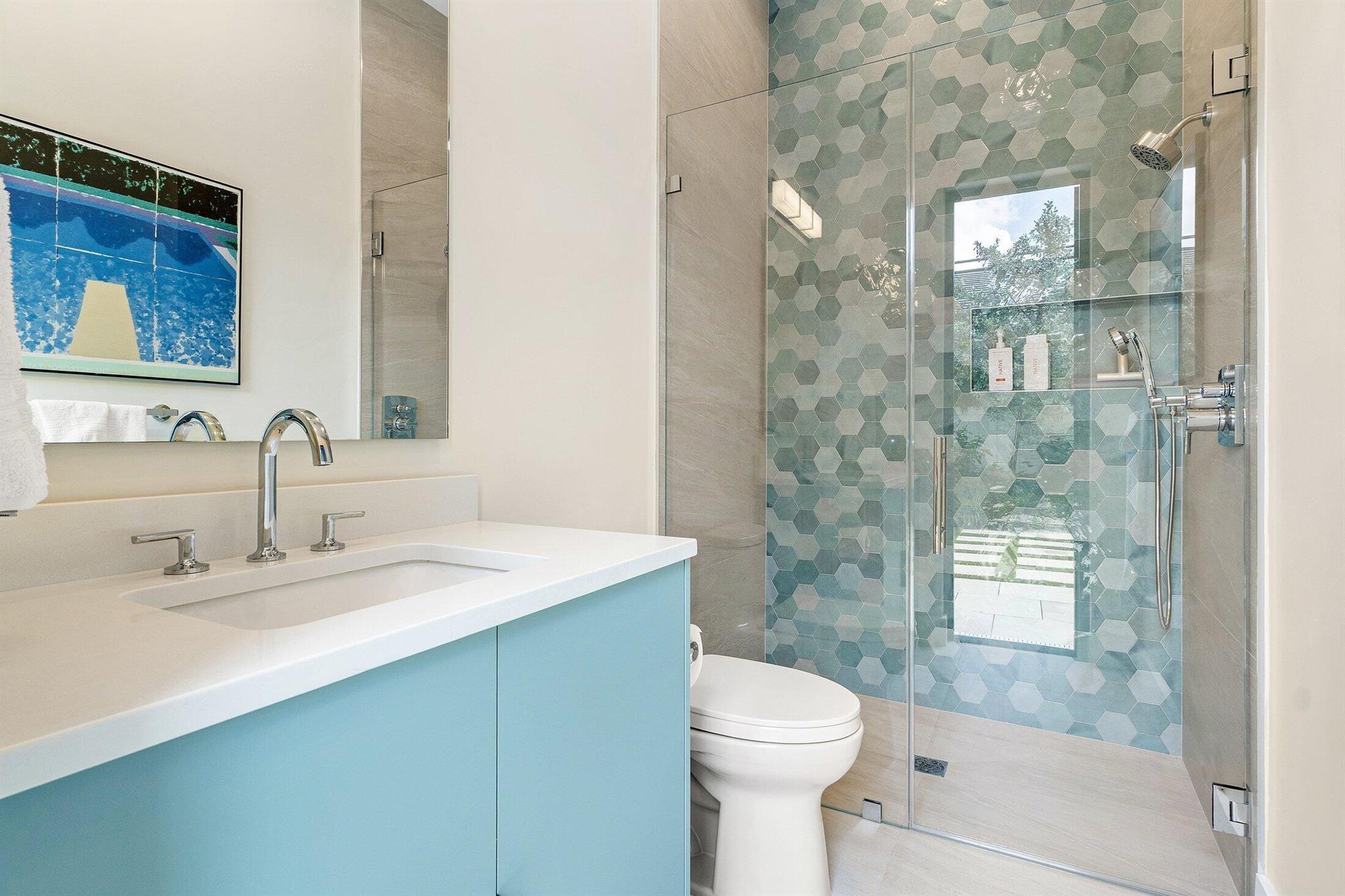 450 NE 10th Street