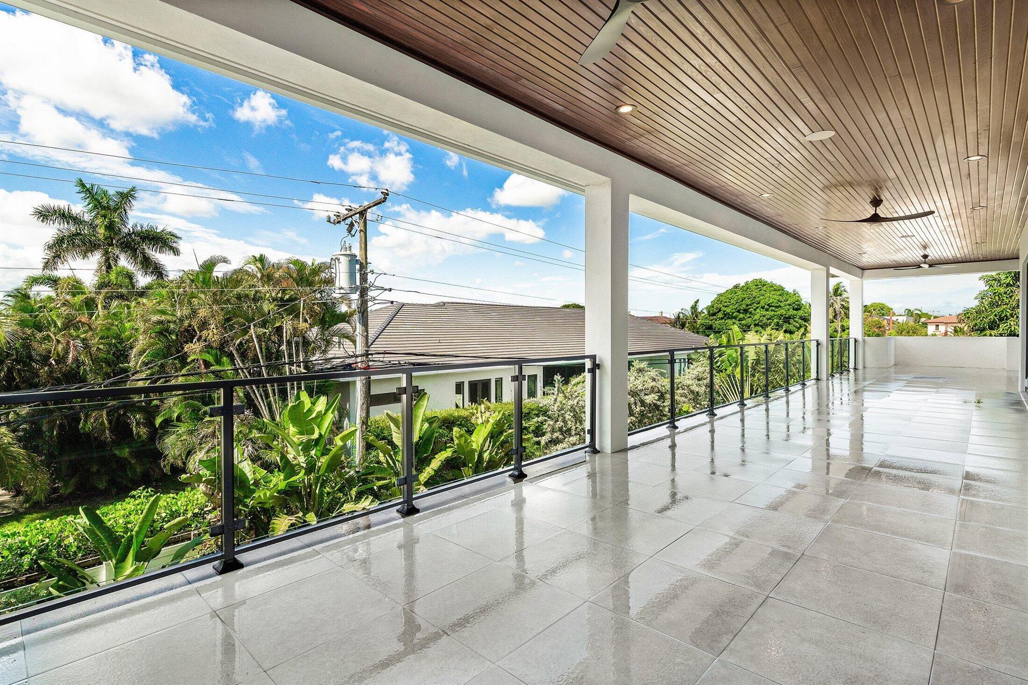 450 NE 10th Street