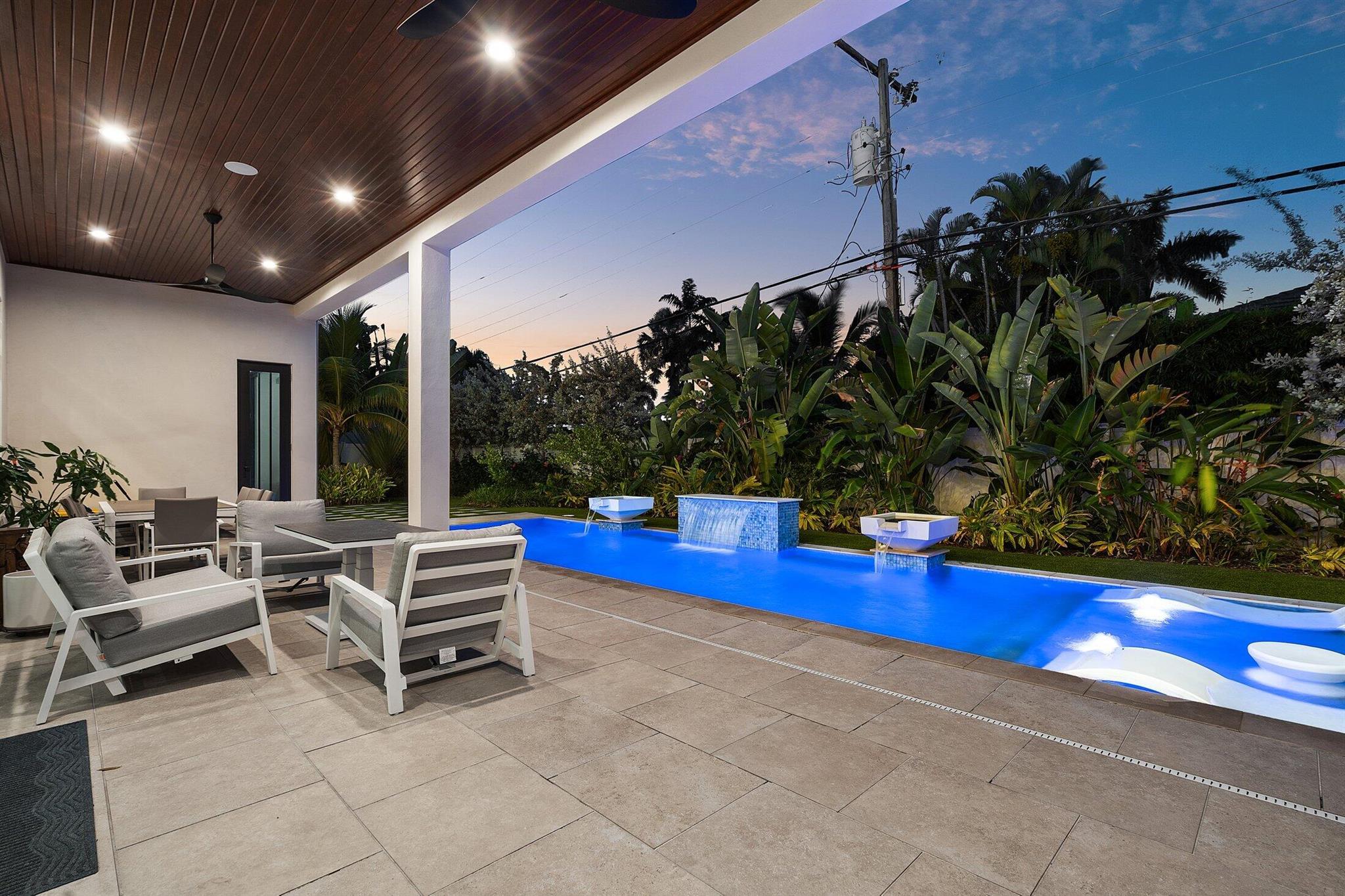 450 NE 10th Street