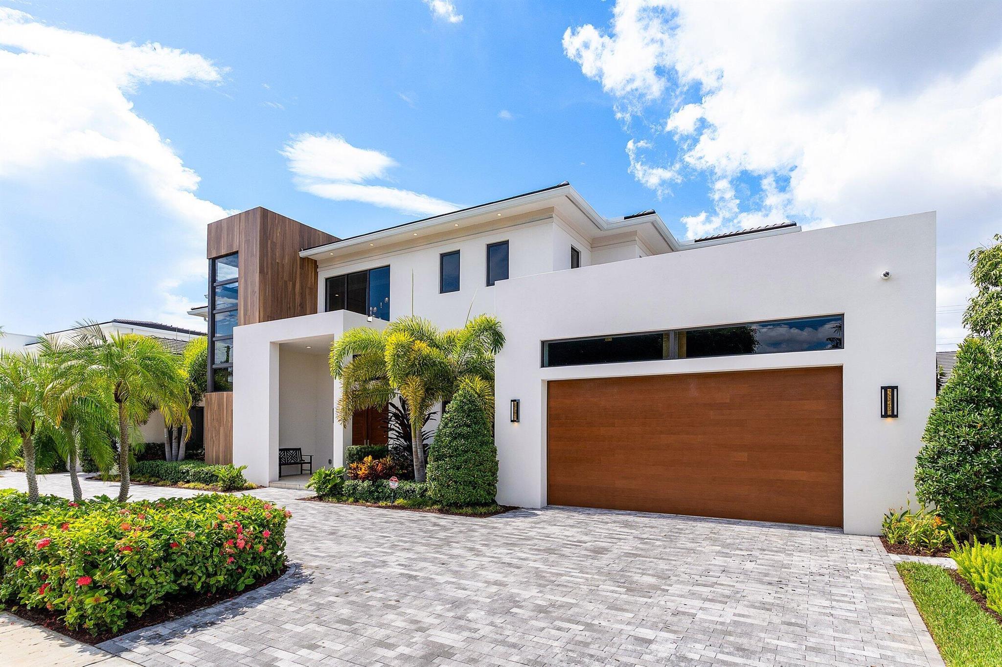450 NE 10th Street