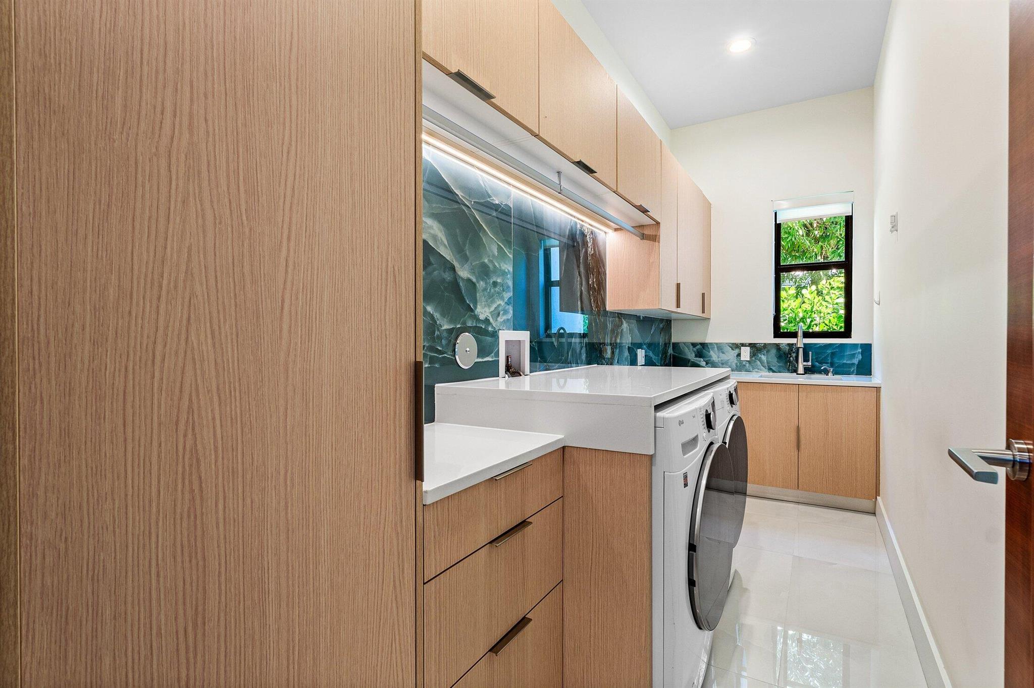 450 NE 10th Street