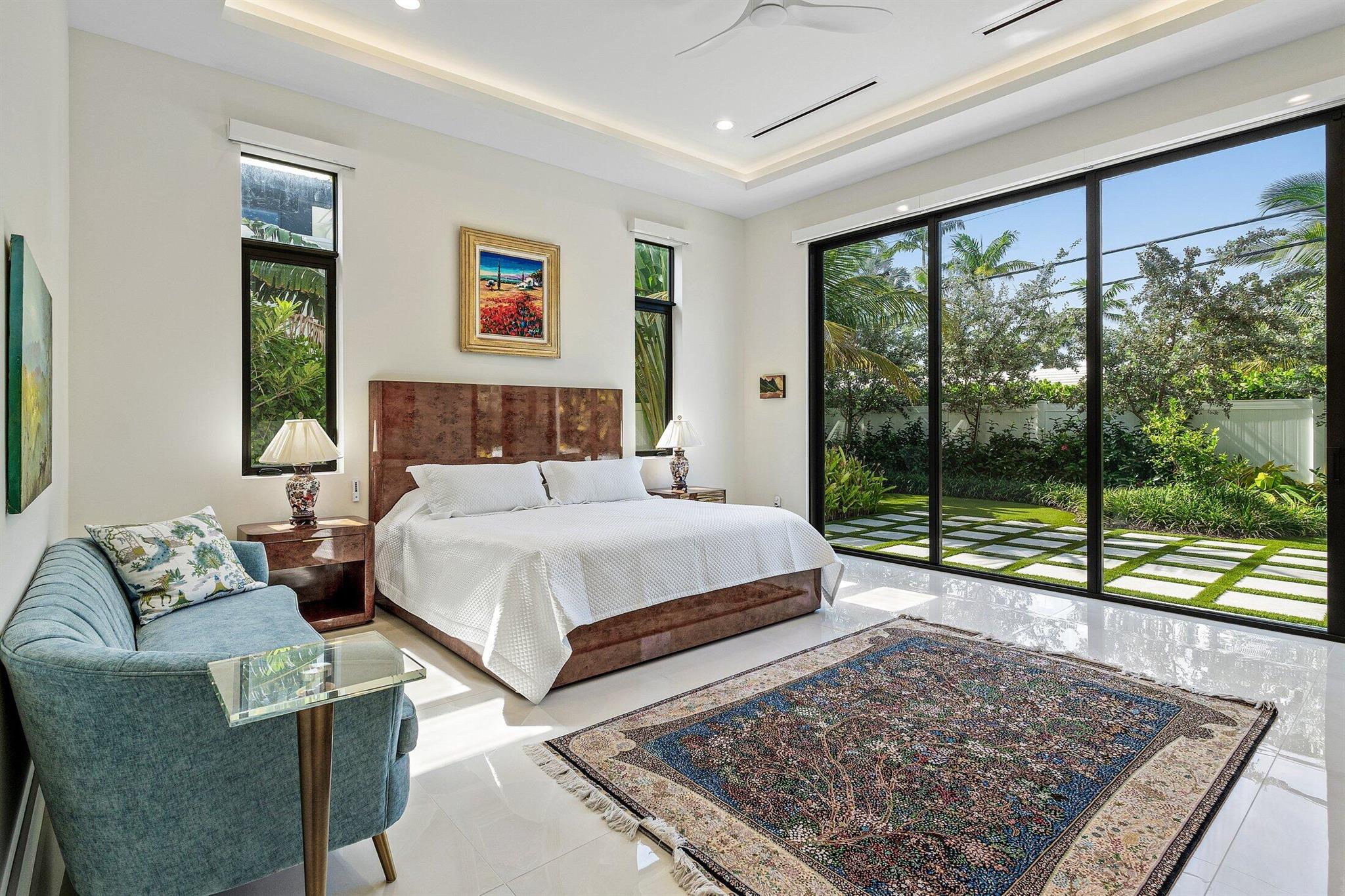 450 NE 10th Street
