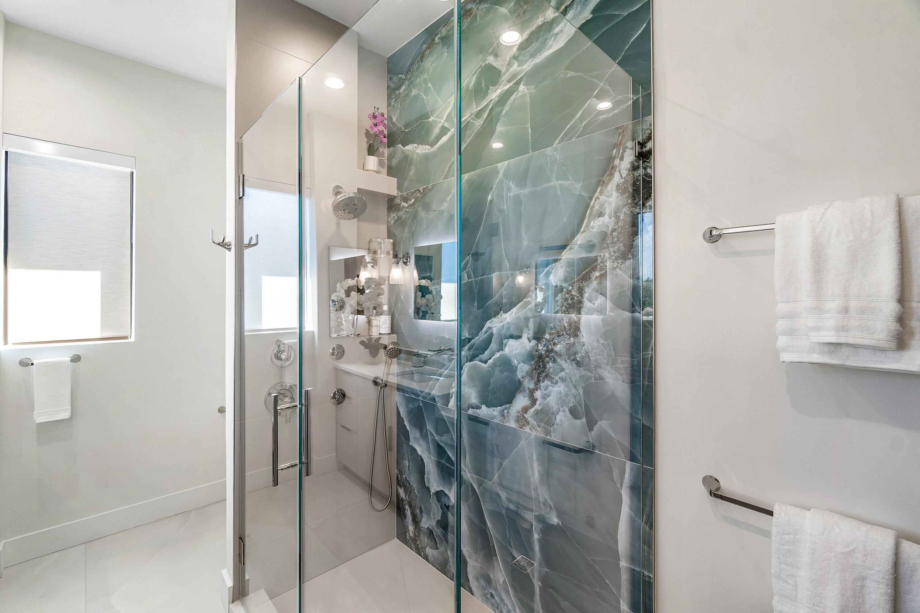 450 NE 10th Street