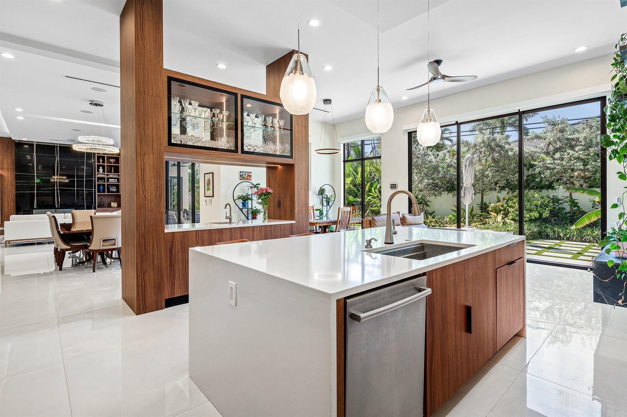 450 NE 10th Street