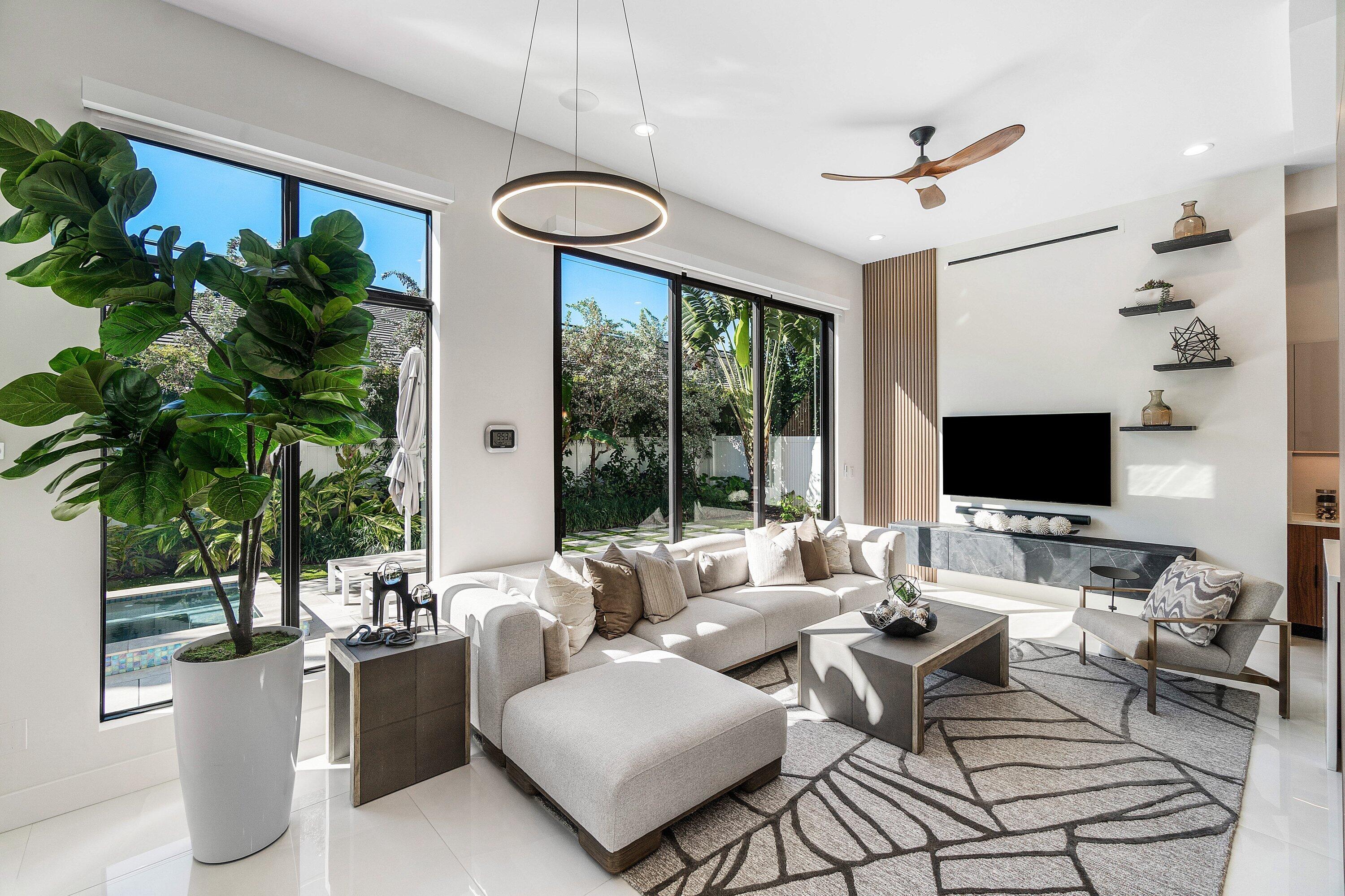 450 NE 10th Street